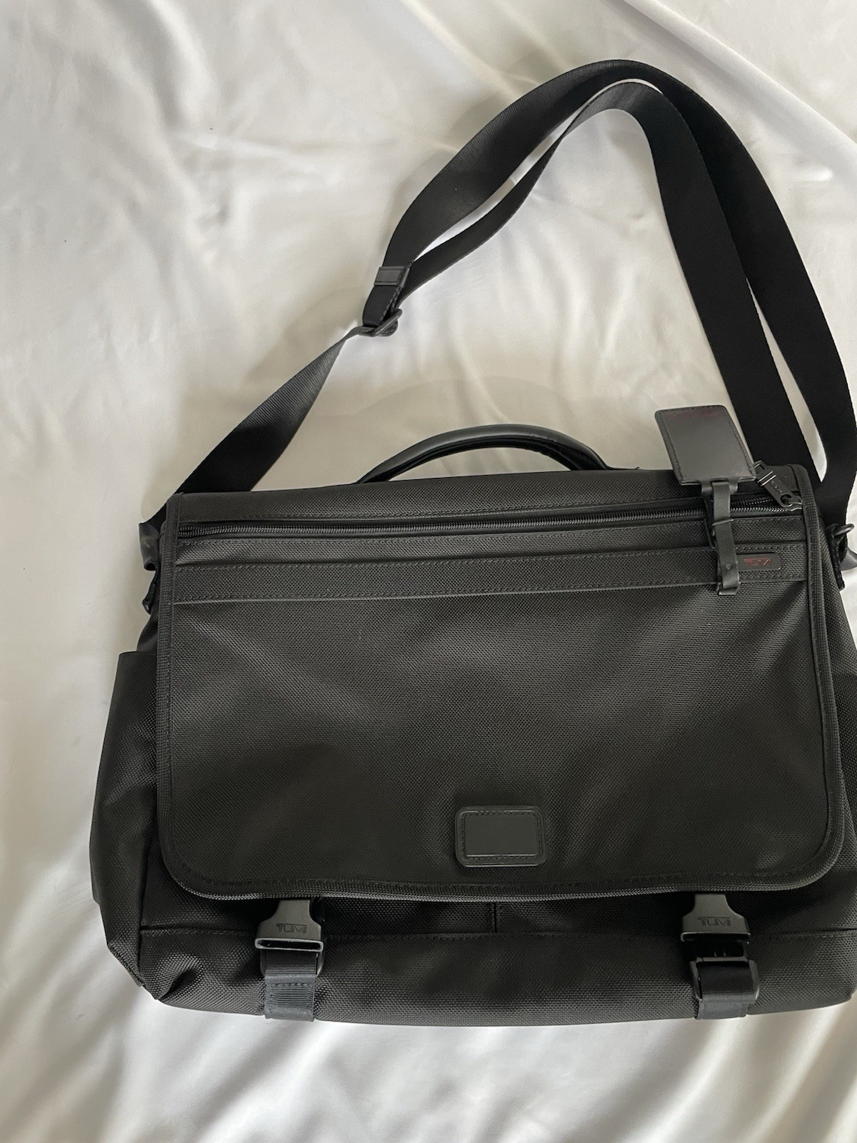 TUMI Alpha 2 Organizer Portfolio Brief / Expandable Messenger