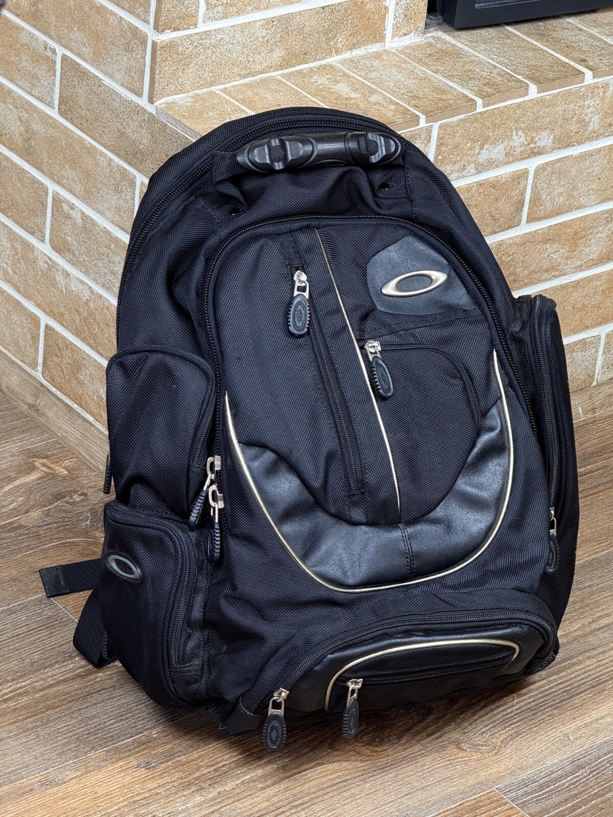 Oakley Software Vintge Black Multipocket Backpack Bag