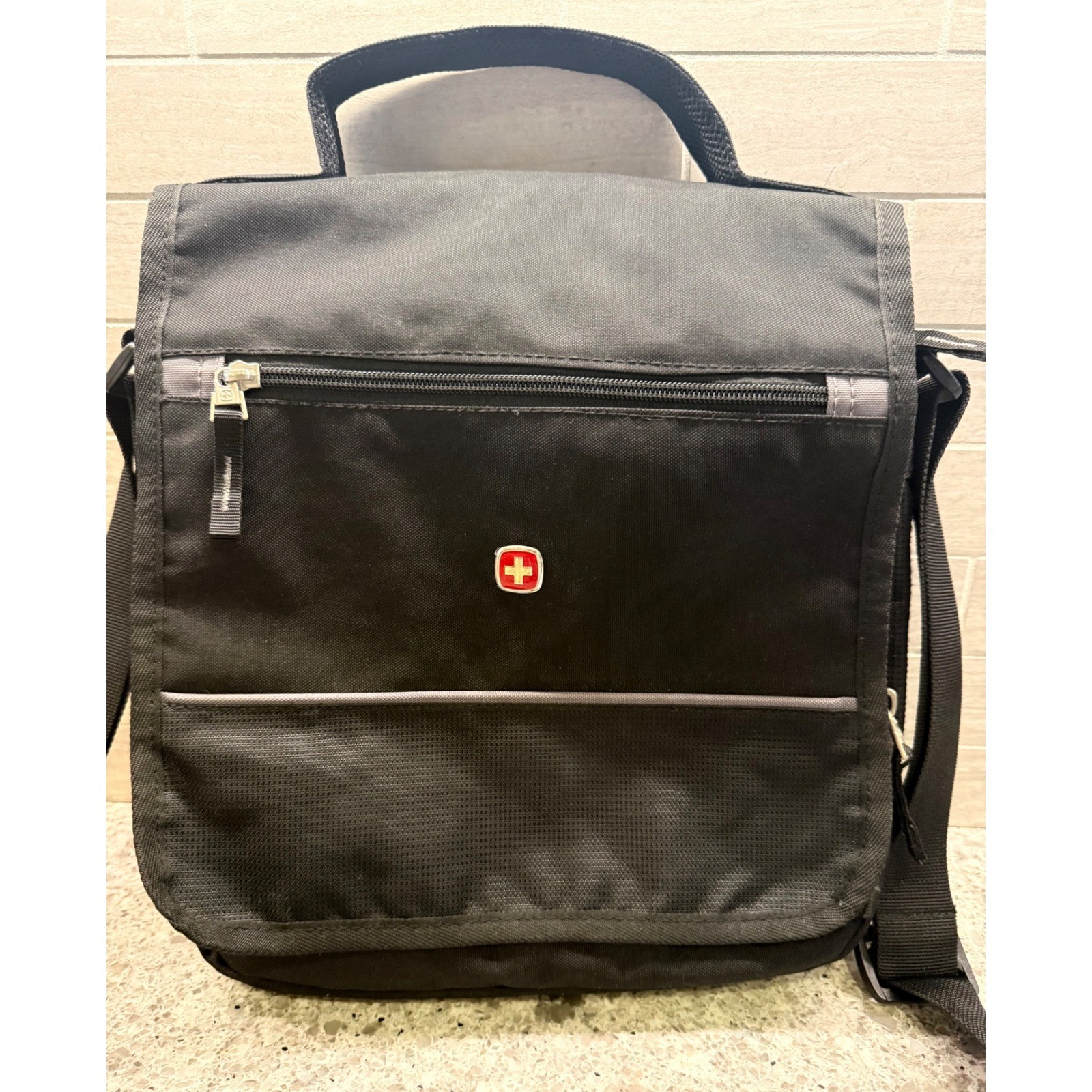 Swiss Gear Black and Gray Crossbody/Shoulder Travel Bag with Strap, Pockets