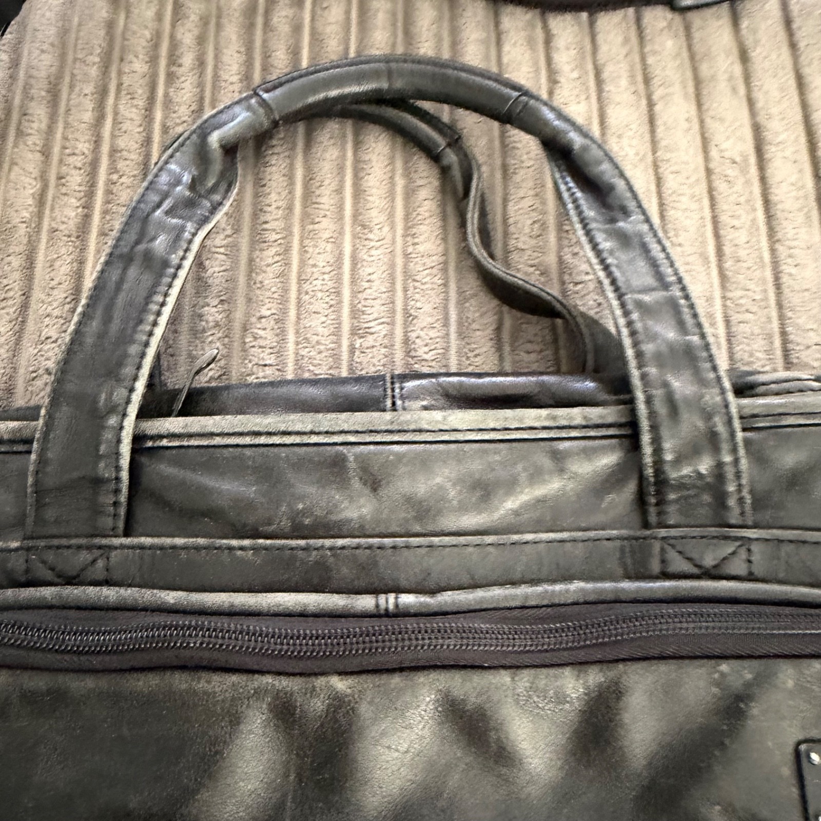 Victorinox Black Leather Briefcase Soft Sided Expandable DISTRESSED Laptop Bag