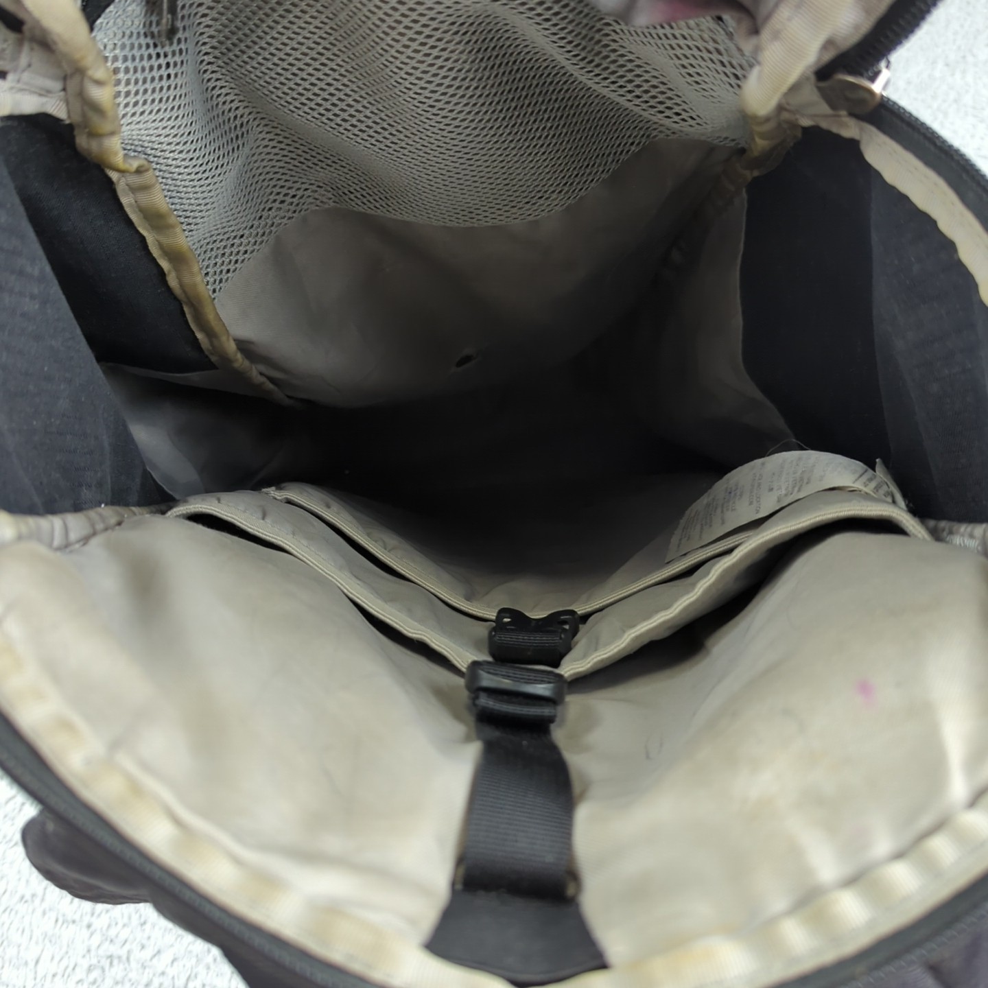 Patagonia Black Hole 25L Backpack RARE Vietnam STY49297 Shiny Bad Condition