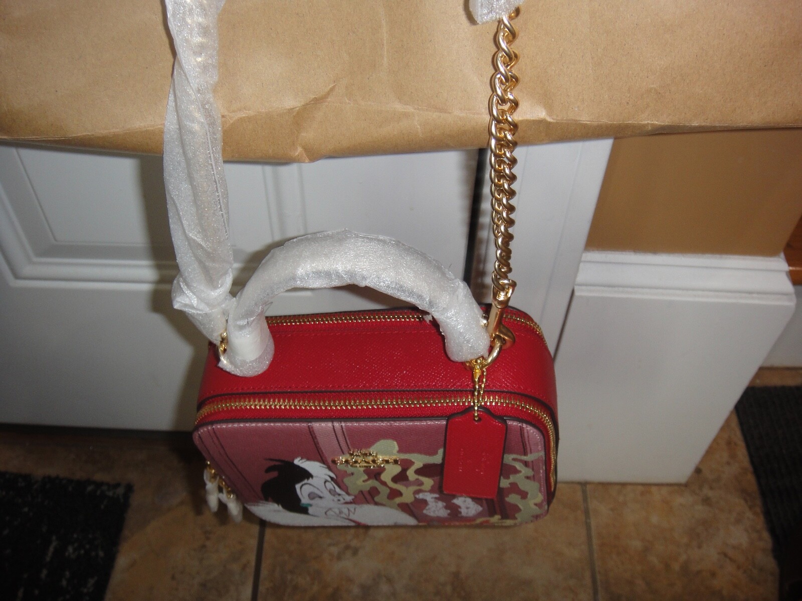 NEW COACH DISNEY CRUELA BOX APPLE MULTI CROSSBODY BAG.$398.00.MSRP 100%Authentic