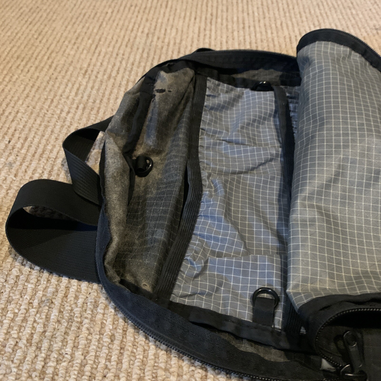 Tom Bihn – Daylight Backpack – Black 400 Halcyon/Northwest Sky 200 Halcyon