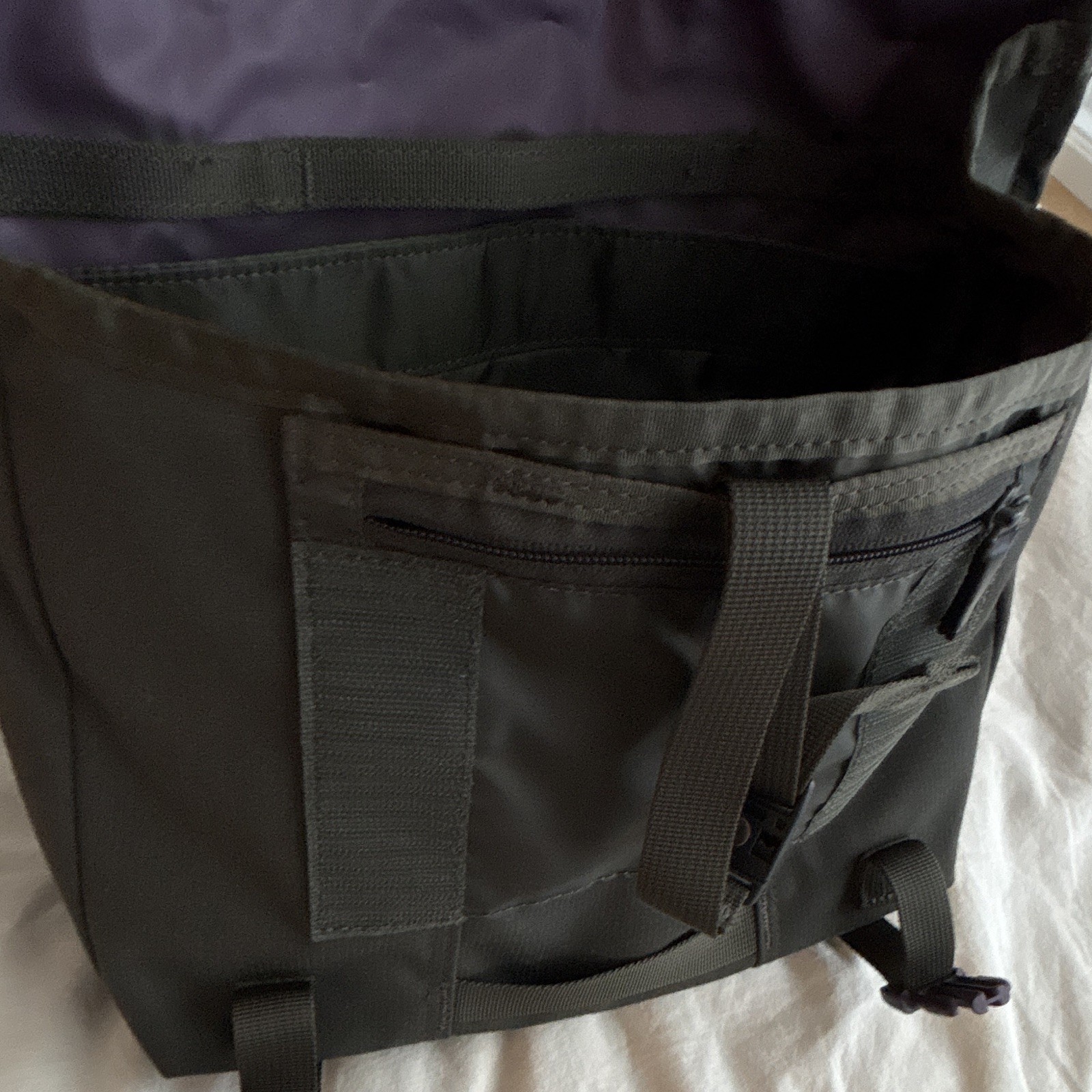 Timbuk2 Messenger Bag Black w/ Purple Lining, Adjustable Strap, Buckle Zip