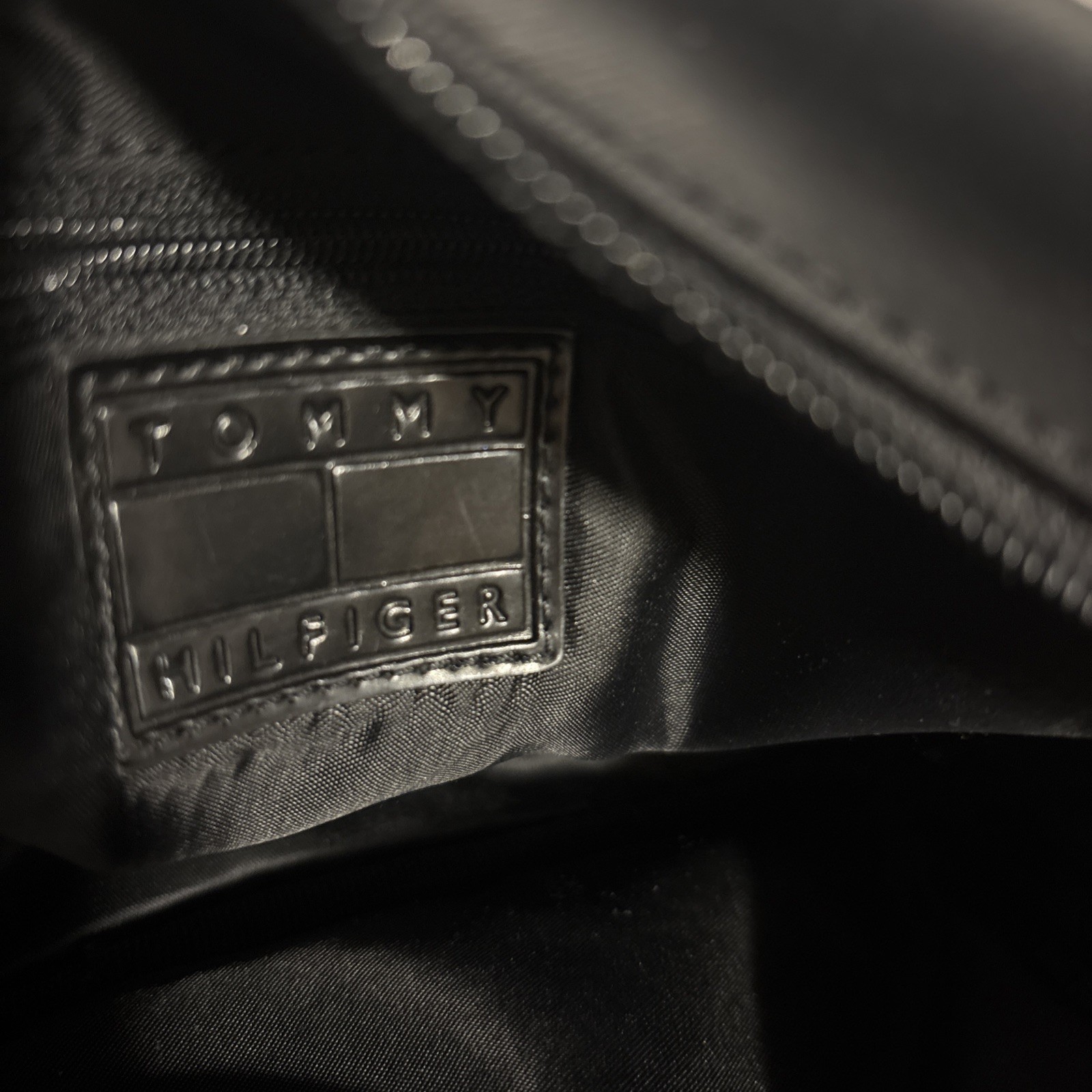 Vintage-Tommy Hilfiger Unisex Medium Black Crossbody Bag Adjustable.