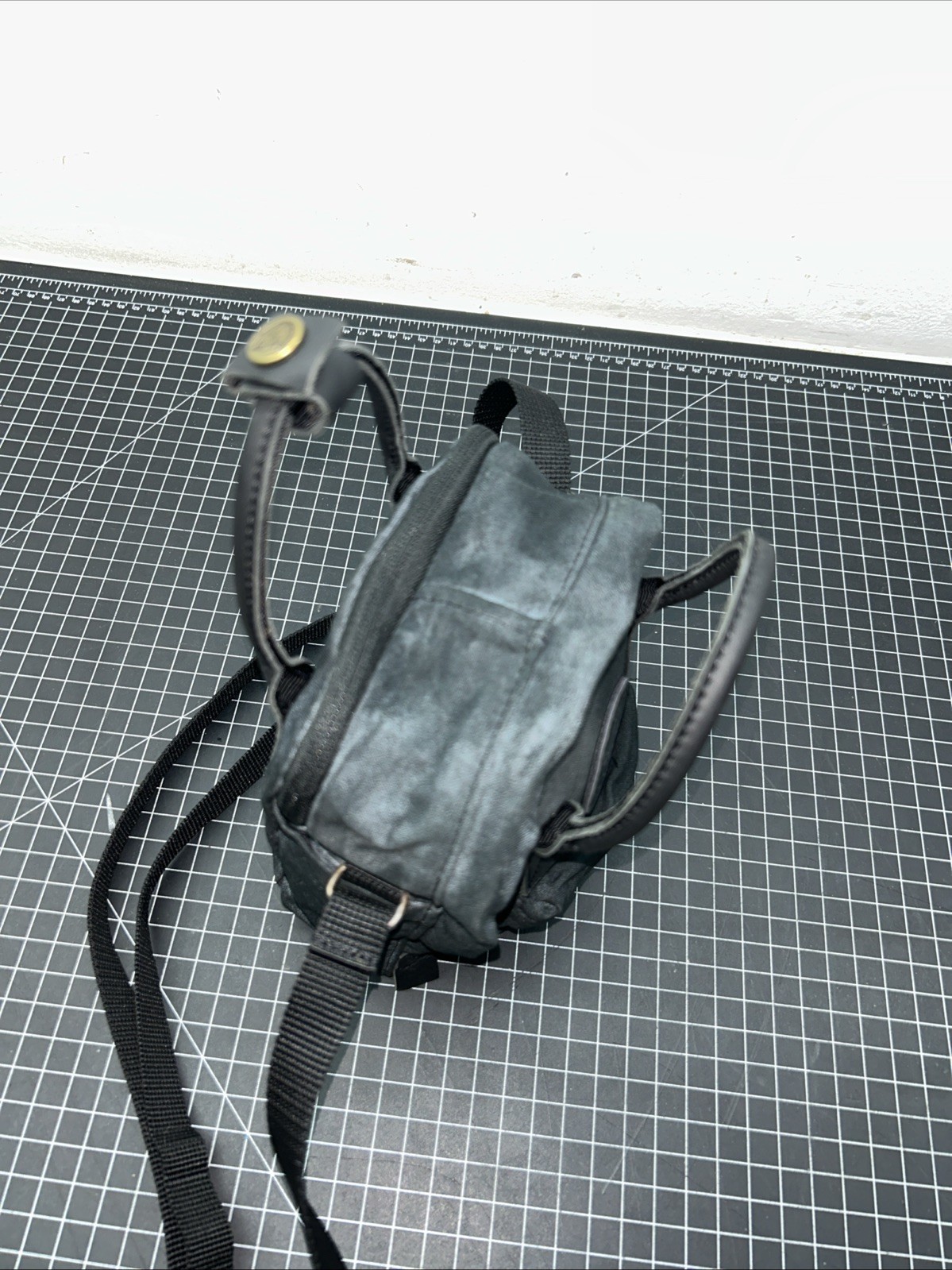 Fjällräven Kånken Mini Backpack Black 7”x8”x3”