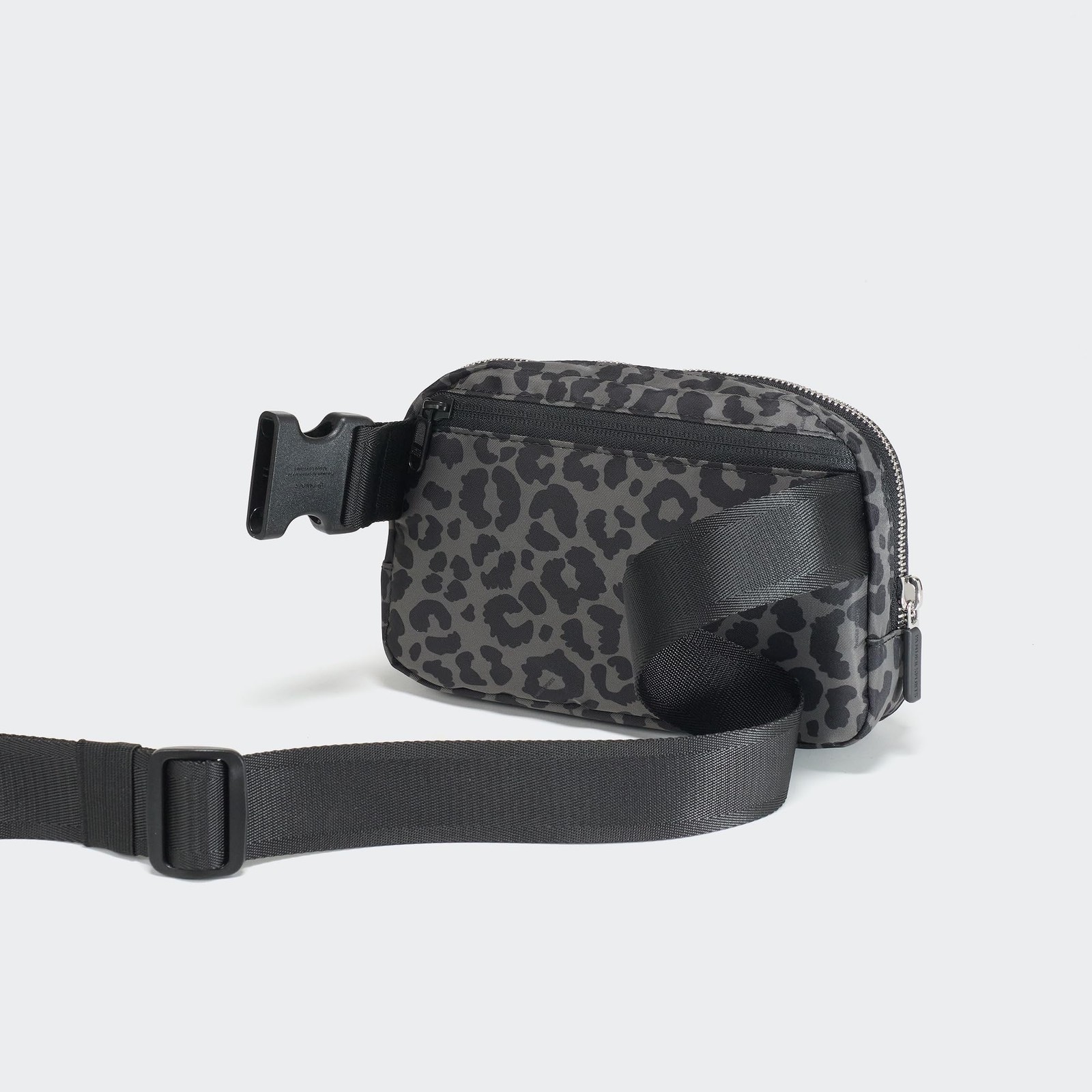 Pander Everywhere Belt 7.5” X 2” X 5” (19cm X 5.5cm X 13cm), 1L, Grey Leopard