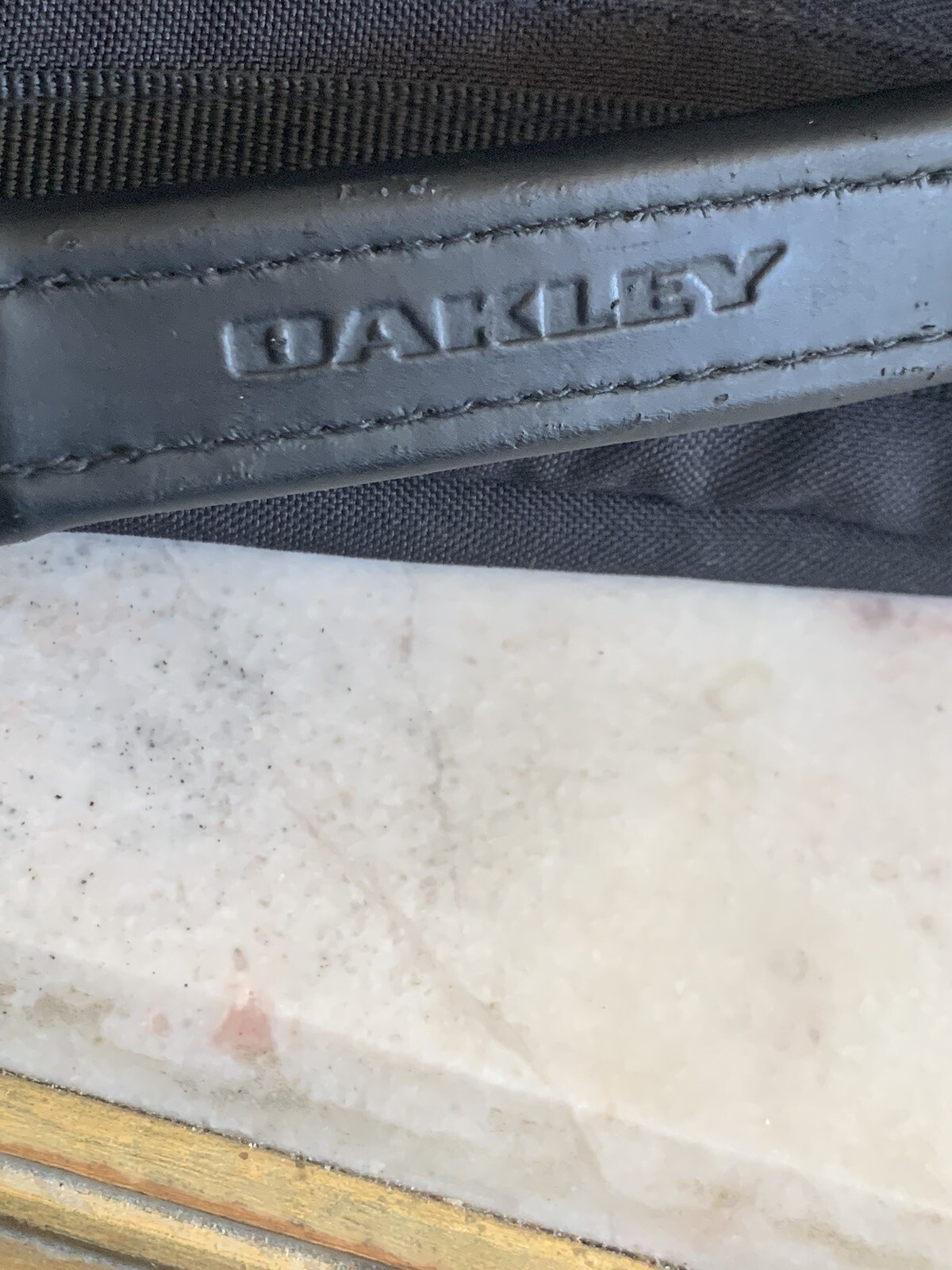 OAKLEY COMPUTER / LAPTOP CROSS BODY BAG HANDBAG MULTIPLE POCKETS ADJACTABLE STR