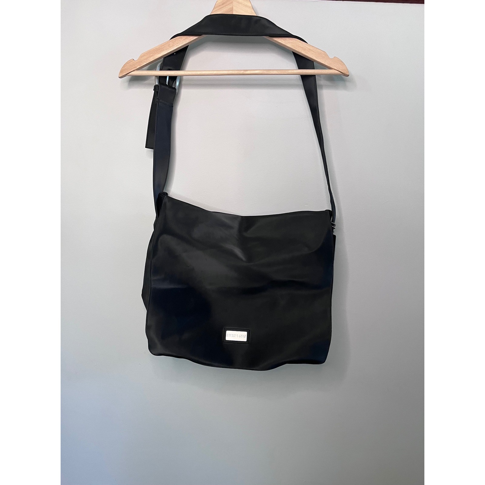 Kenneth Cole Reaction Messenger Bag Black Nylon Crossbody Laptop Satchel Bag