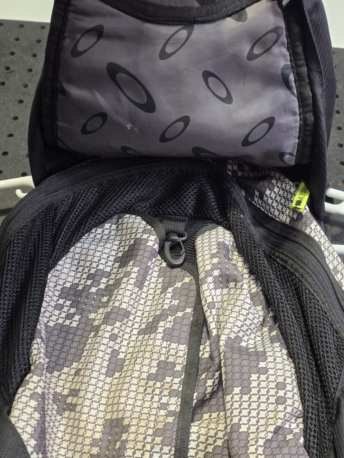 OAKLEY ICON 3.0 Backpack White Digital Camo BACKPACK 92075