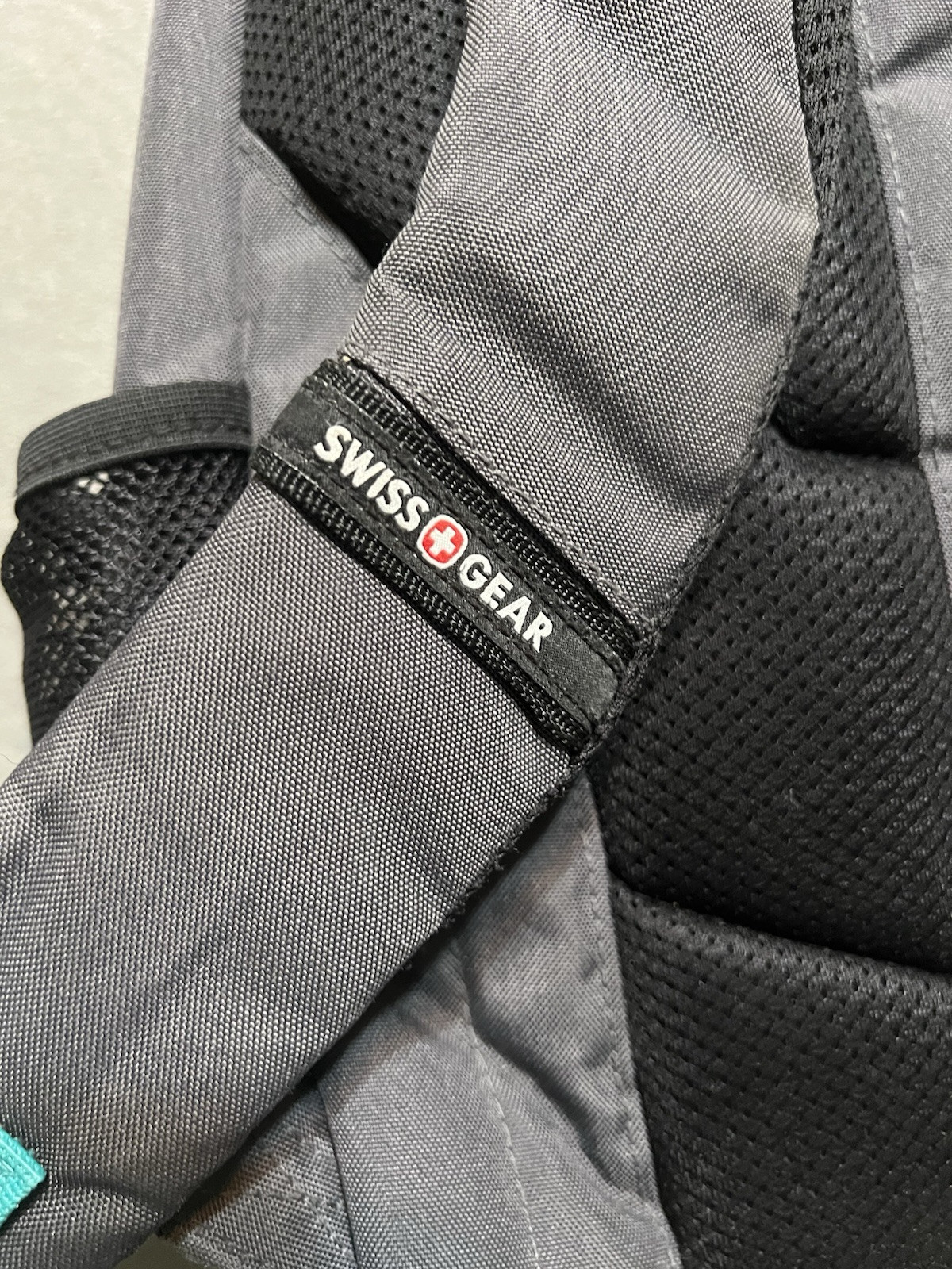 Swiss Gear Airflow backpack padded laptop tablet bag 18″ x 15″ x 8″ black & blue