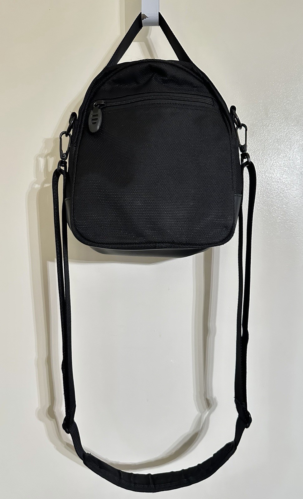 TUMI T2 Ballistic Nylon Men’s Shoulder Bag Small Black