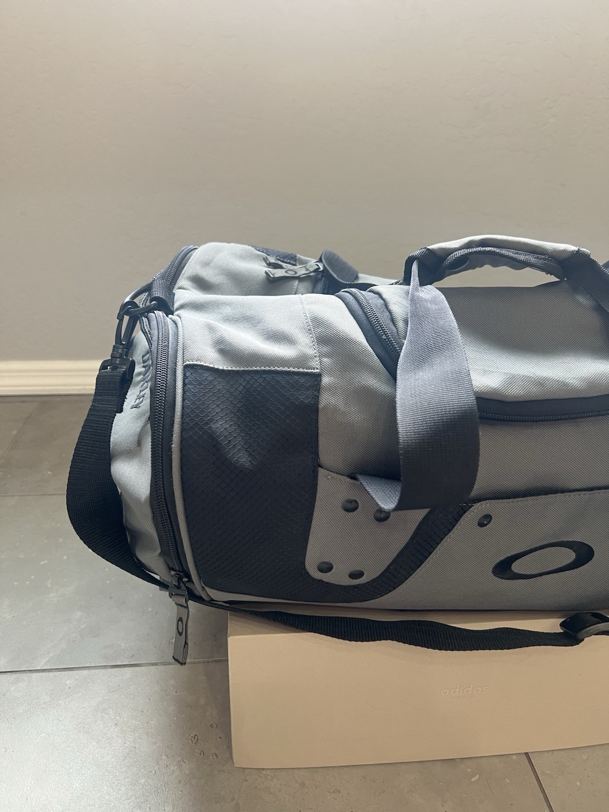 Oakley Tactical Field Weekender Boston Travel Gray Brand Logo Large Duffle Bag
