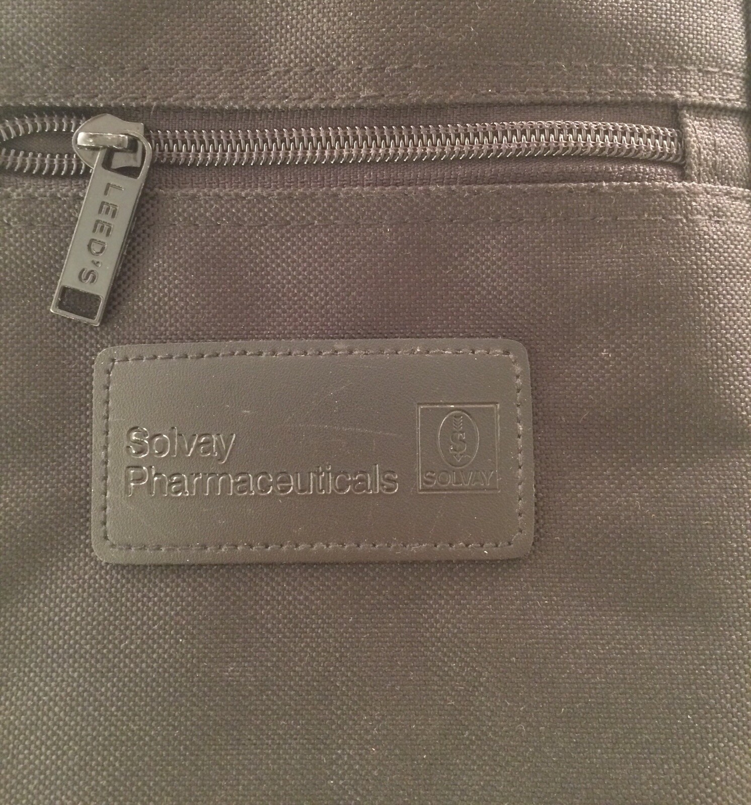Large Solvay Pharmaceuticals Black Cloth Toiletries Travel Bag – VERY RARE