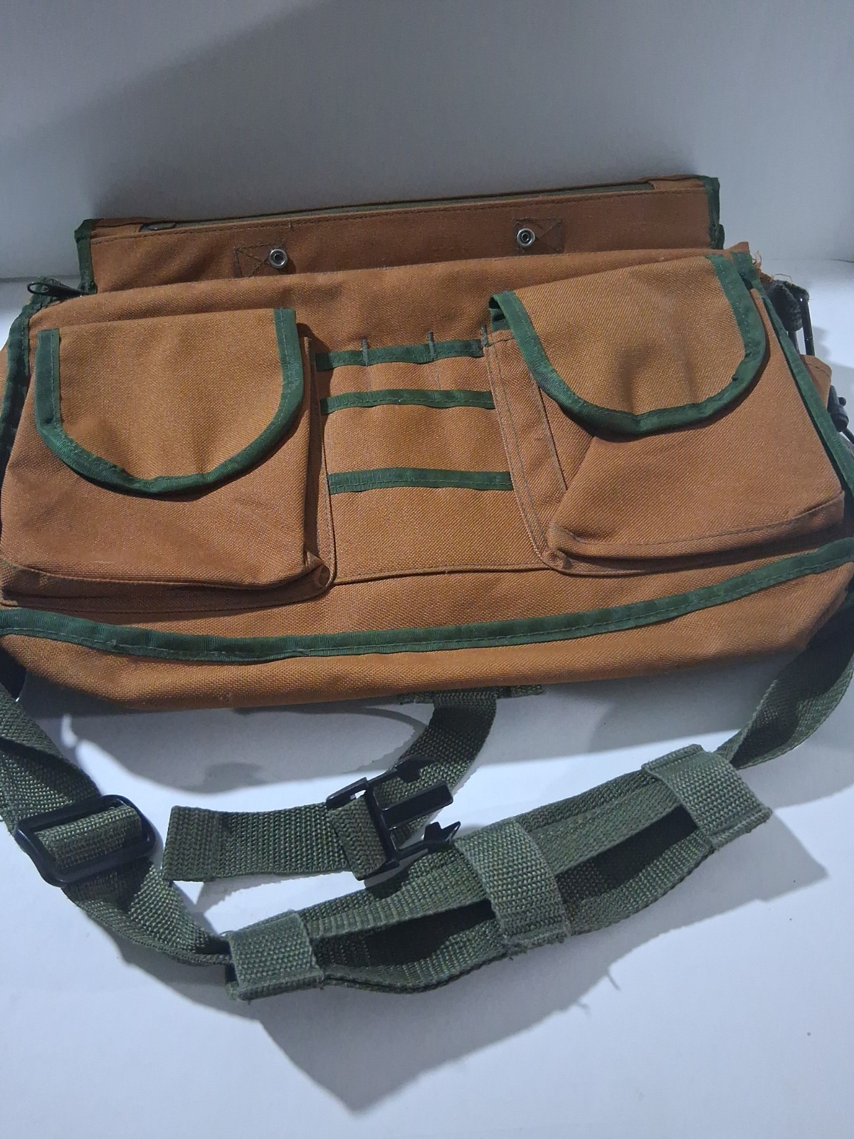 VTG Duck Wear Duck Canvas Contractor Laptop Messenger Crossbody Bag Brown Green