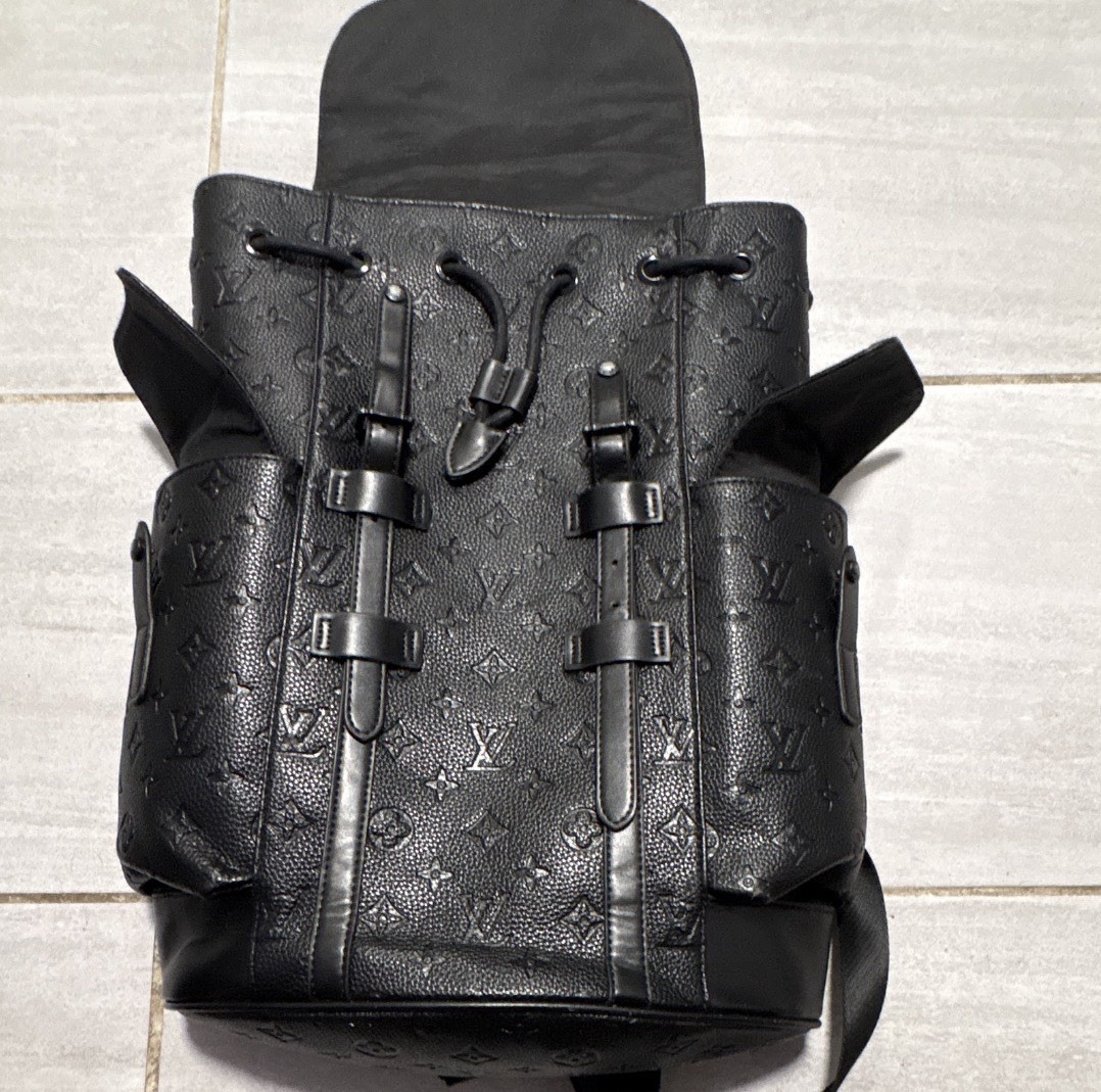 Louis Vuitton Men’s Large Black Monogram Backpack Drawstring Buckle Pockets