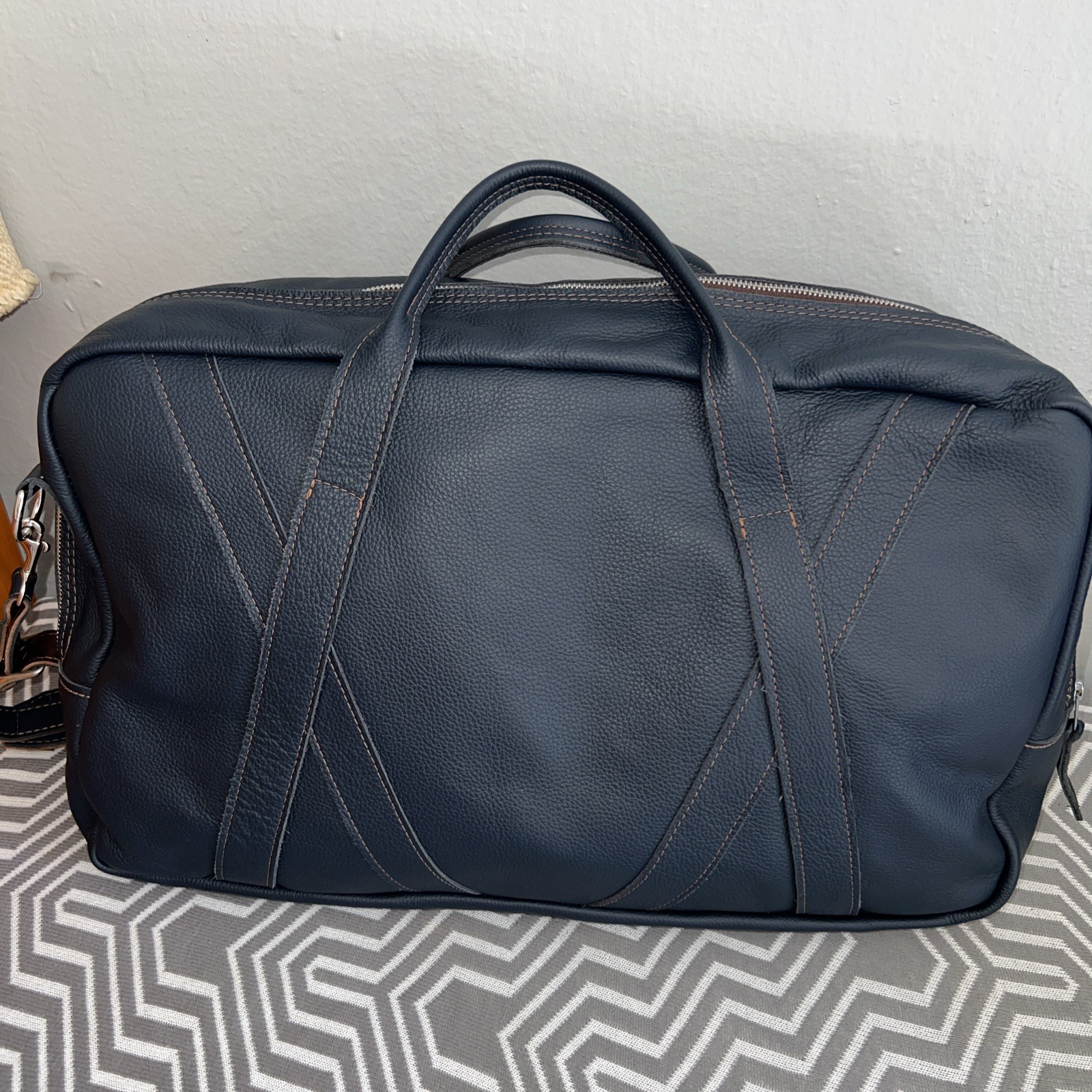Ian James Navy Blue Leather Logan Duffle 20x12x7 Sport/Travel Shoulder Strap Bag