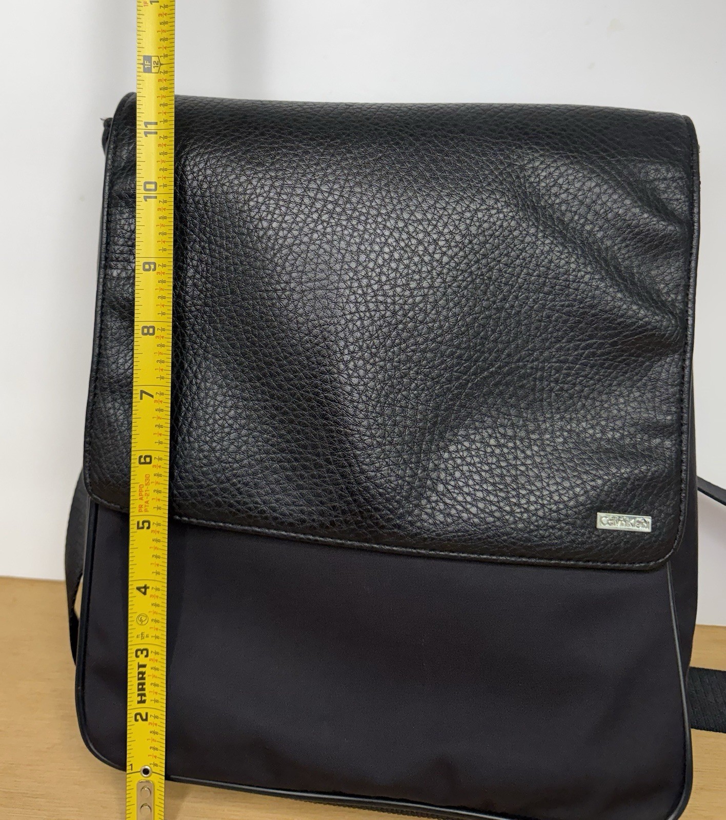 Calvin Klein Black Messenger Bag Adjustable Strap Inner Pockets Unisex