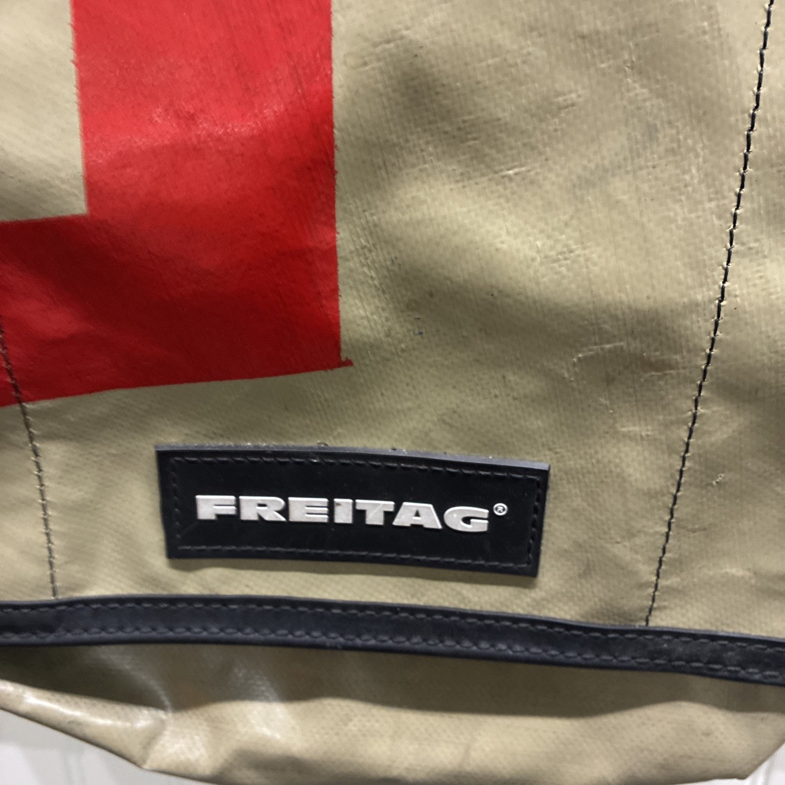 FREITAG Messenger Man Bag Beige G5.1 Greige Red Adjustable Strap Dragnet 12 x 10