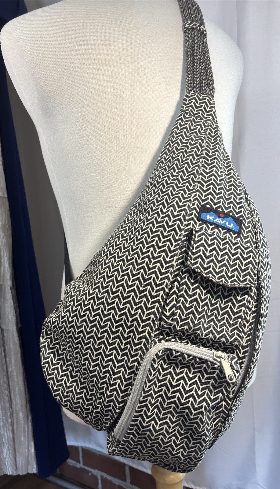 Kavu Rope Sling Bag Crossbody Shoulder Hiking Travel Chevron Print Black White