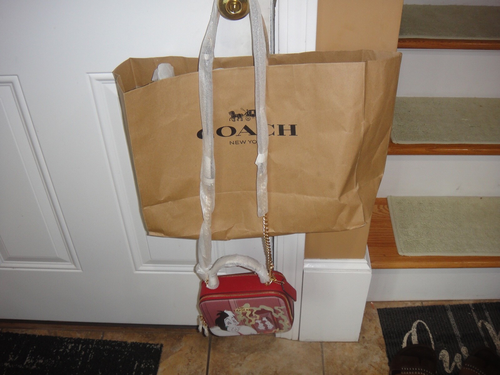NEW COACH DISNEY CRUELA BOX APPLE MULTI CROSSBODY BAG.$398.00.MSRP 100%Authentic