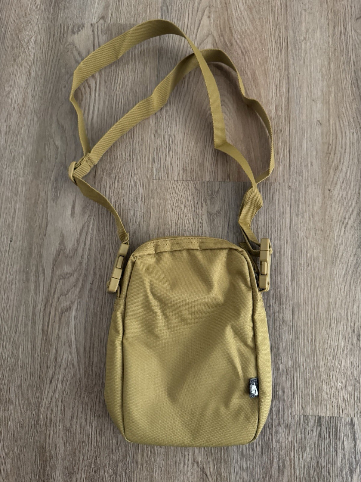 Nike Small Brown Crossbody Shoulder Bag Zip Closure Adjustable Strap Pockets