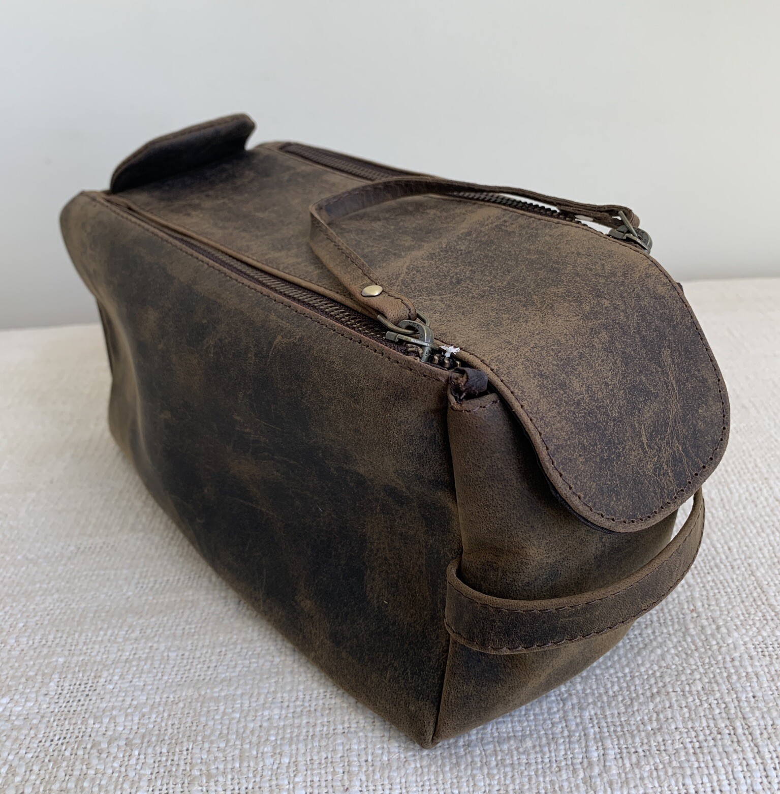 NEW Komalc Premium Buffalo Distressed Leather Toiletry Bag Travel Dopp Kit Mens