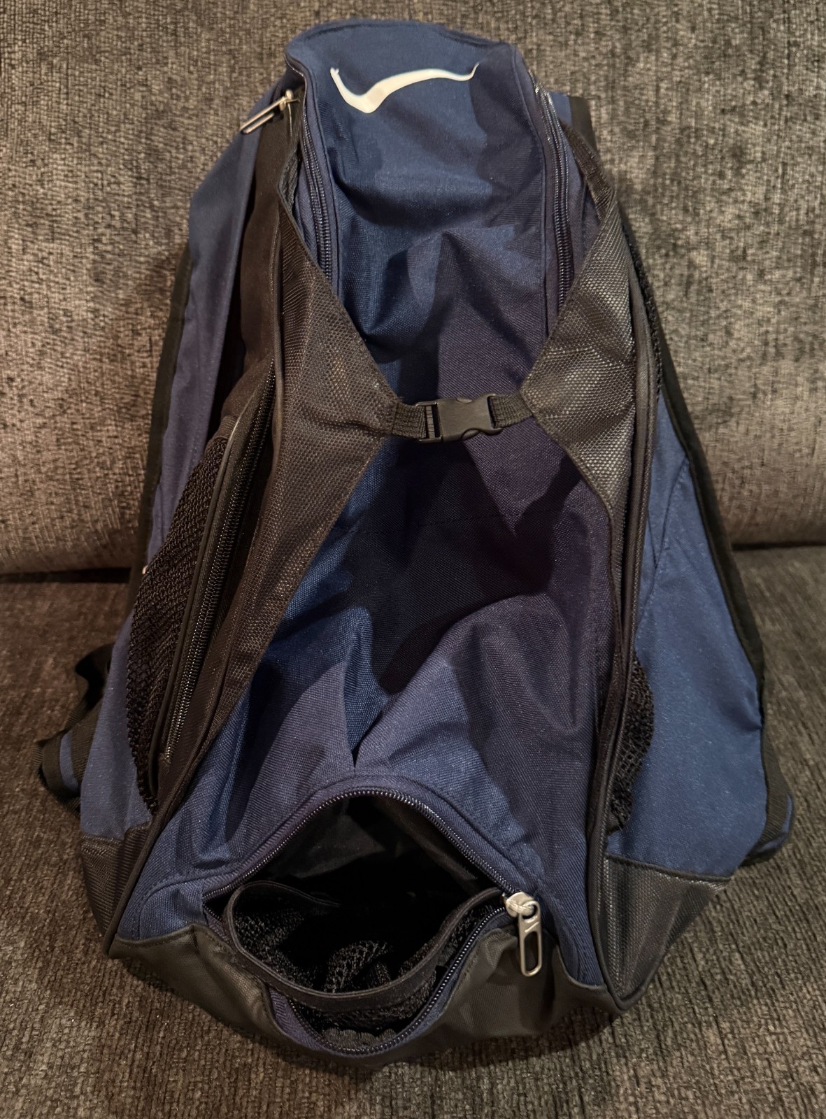 Nike SWOOSH Backpack Black Navy RN 56323 LOTS OF SPACE Pockets
