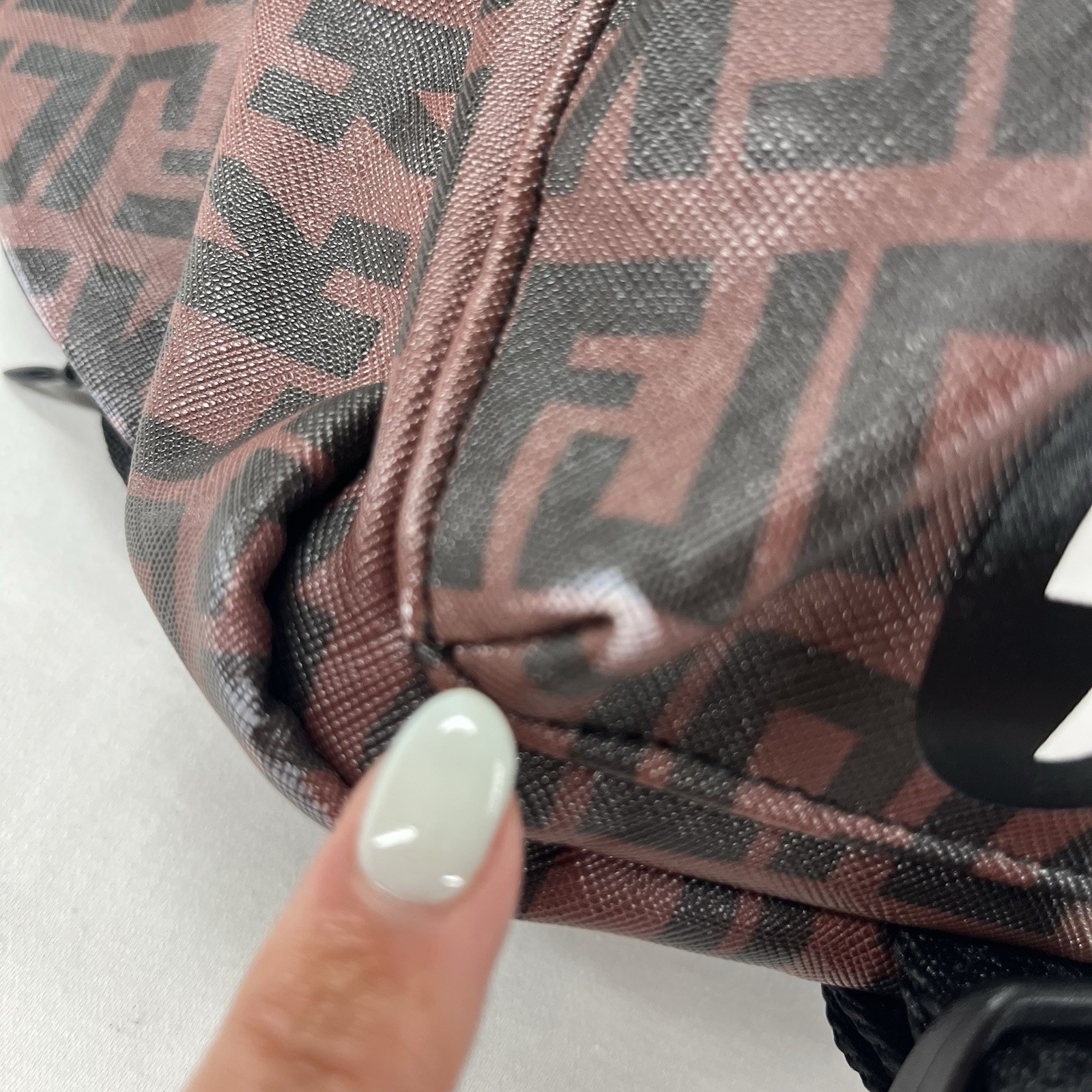 Sprayground Split the Check Checkered Cargo Shark Crossbody Limited Edition RARE