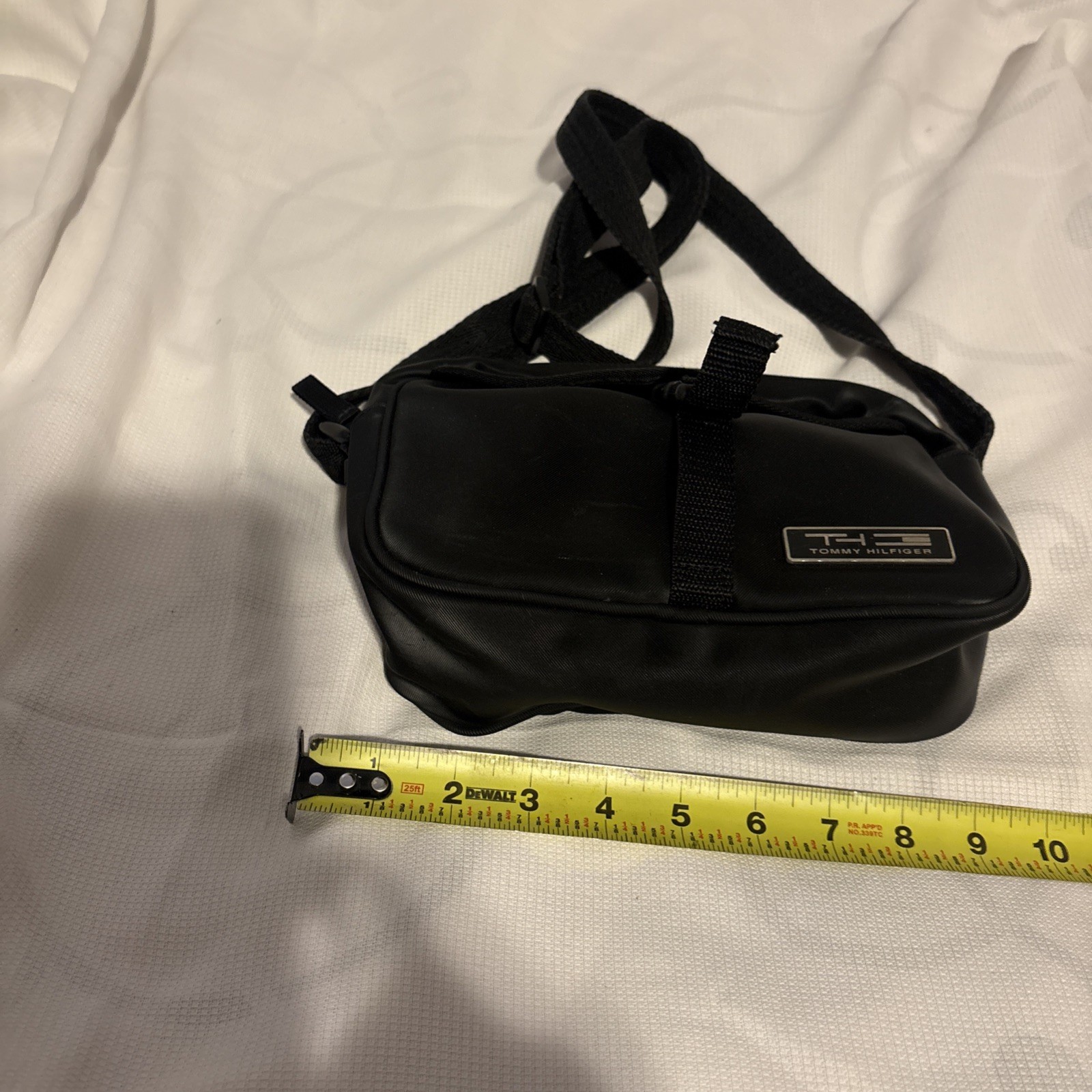 Vintage-Tommy Hilfiger Unisex Medium Black Crossbody Bag Adjustable.