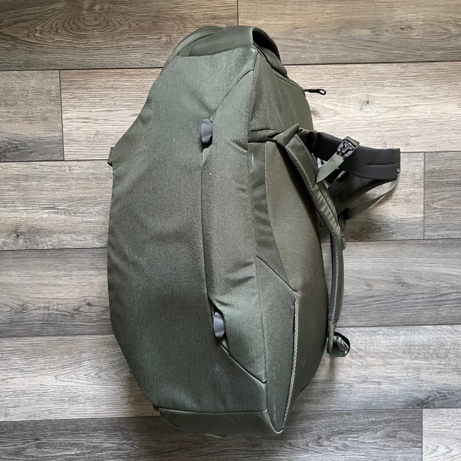 Osprey Sojourn Porter 65 Travel Backpack Duffel Convertible 65L Olive Green
