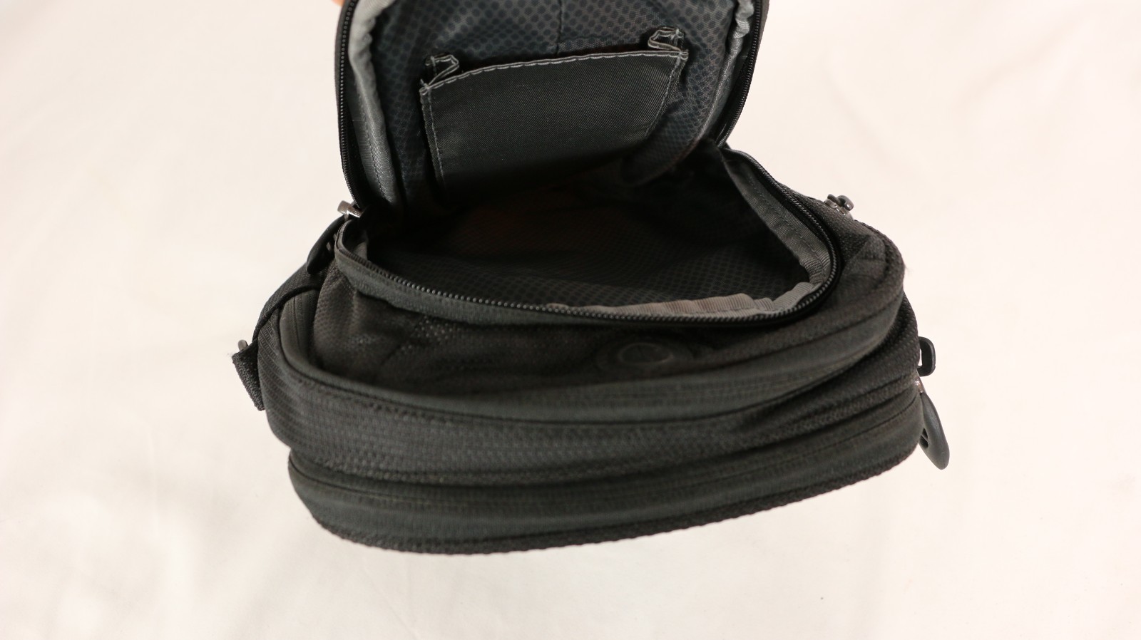 T Tech by TUMI 5580D Sling Bag Pack Business (MISSING STRAP – READ)