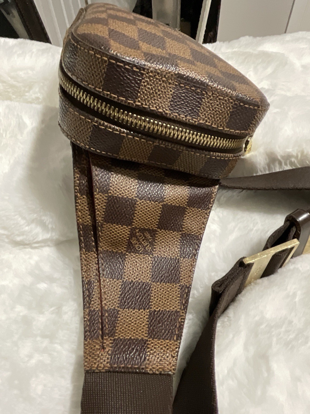 Louis Vuitton Damier Checkered Brown Crossbody Bag Zip Closure Adjustable Strap