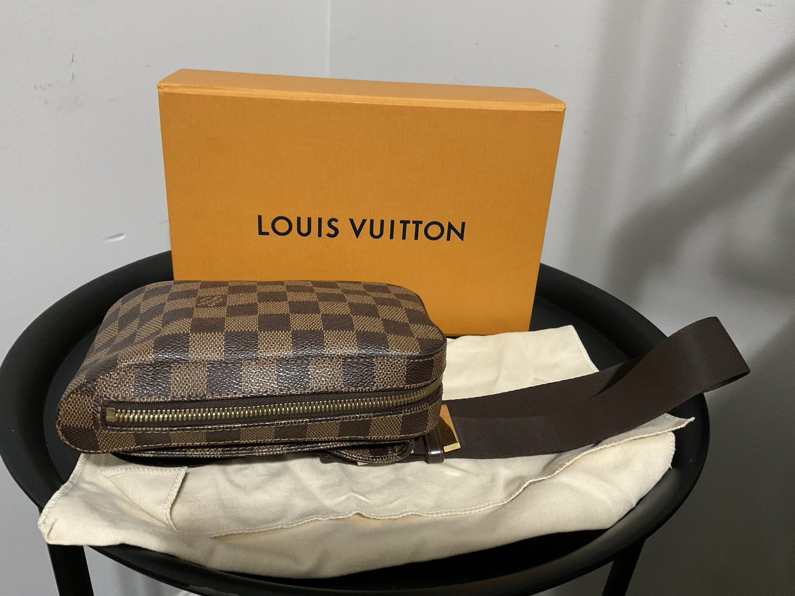 Louis Vuitton Damier Checkered Brown Crossbody Bag Zip Closure Adjustable Strap