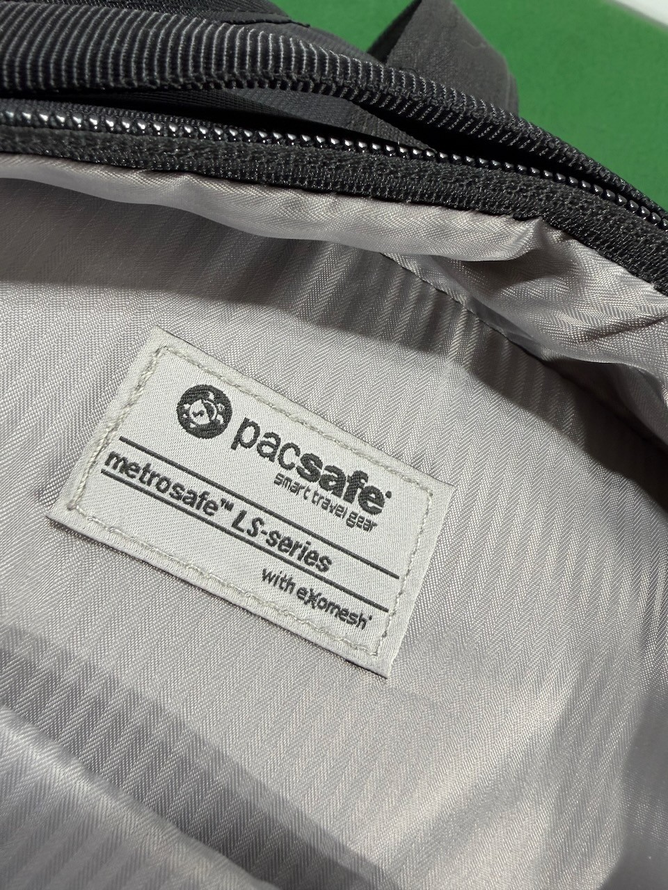Pacsafe Metrosafe LS150 Anti-Theft Sling Bag RFID Travel Crossbody Backpack Blac