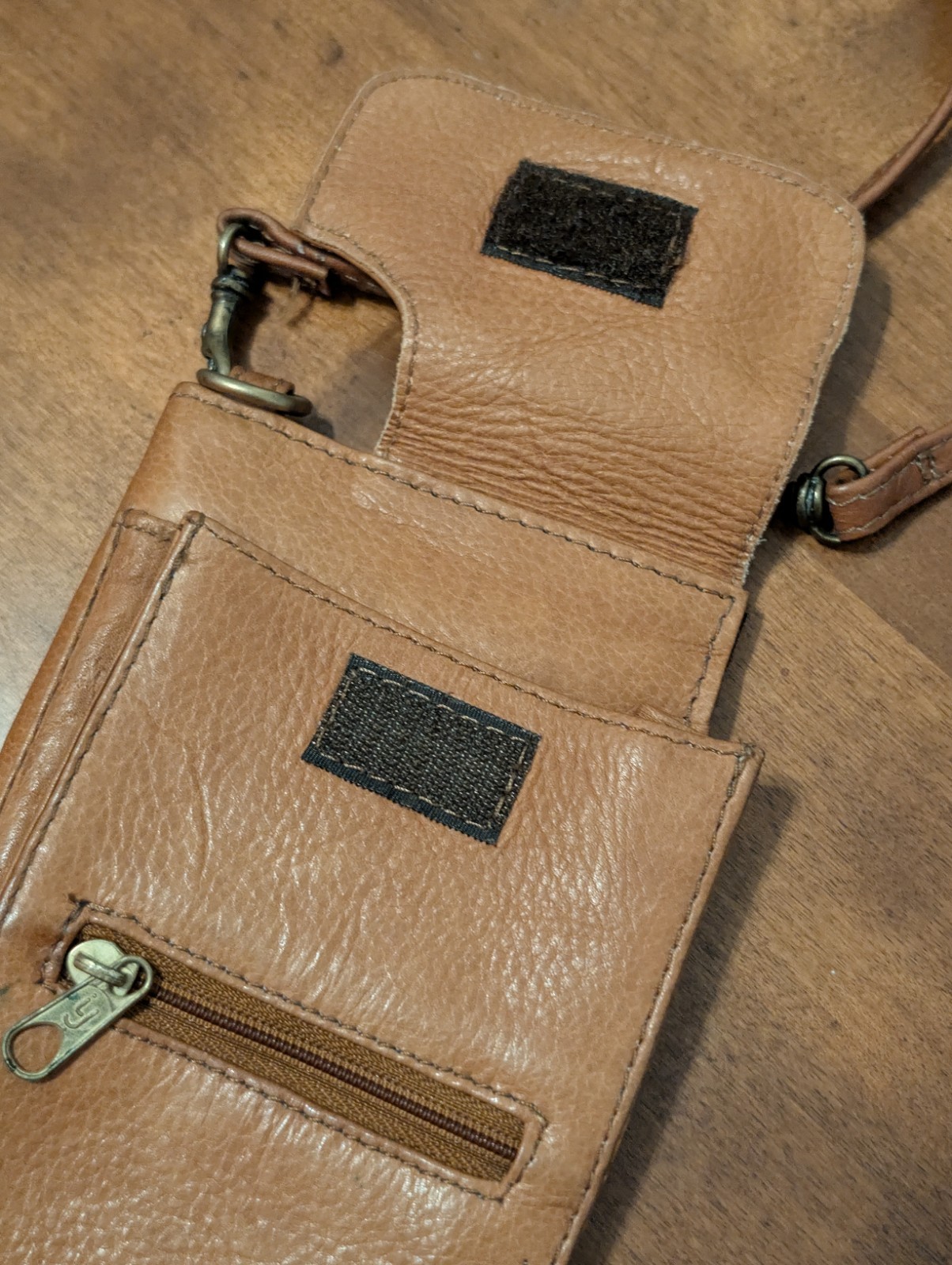 Boulder Ridge Leather Crossbody Bag Adjustable Strap Plaid Lining Zip