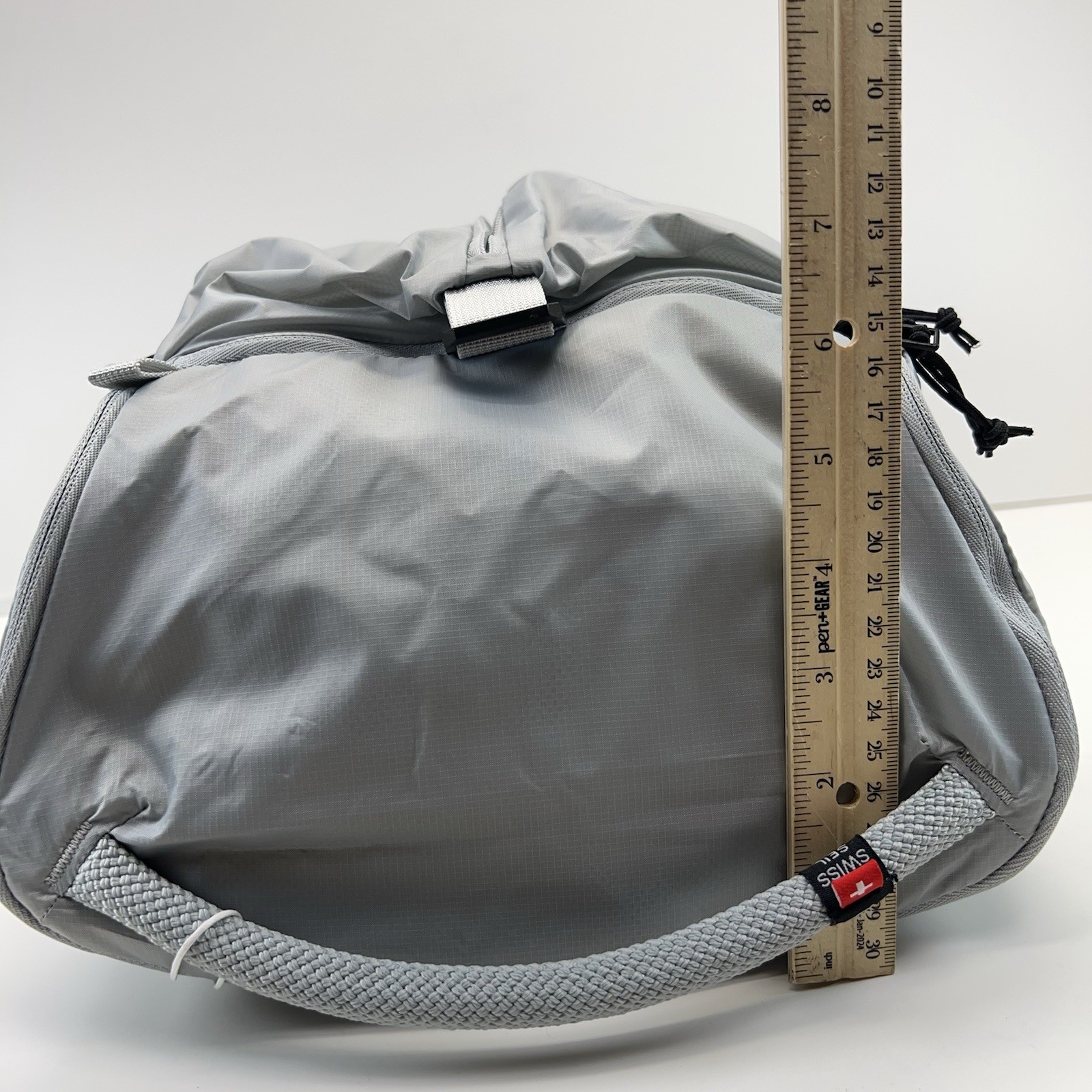 ON Running Speed Pack 18L Lite Backpack Travel Gym Hiking Running Gray NWT