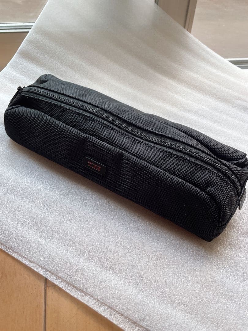 TUMI Gadget Pouch Cable Case Pen Case Travel Writing Instruments