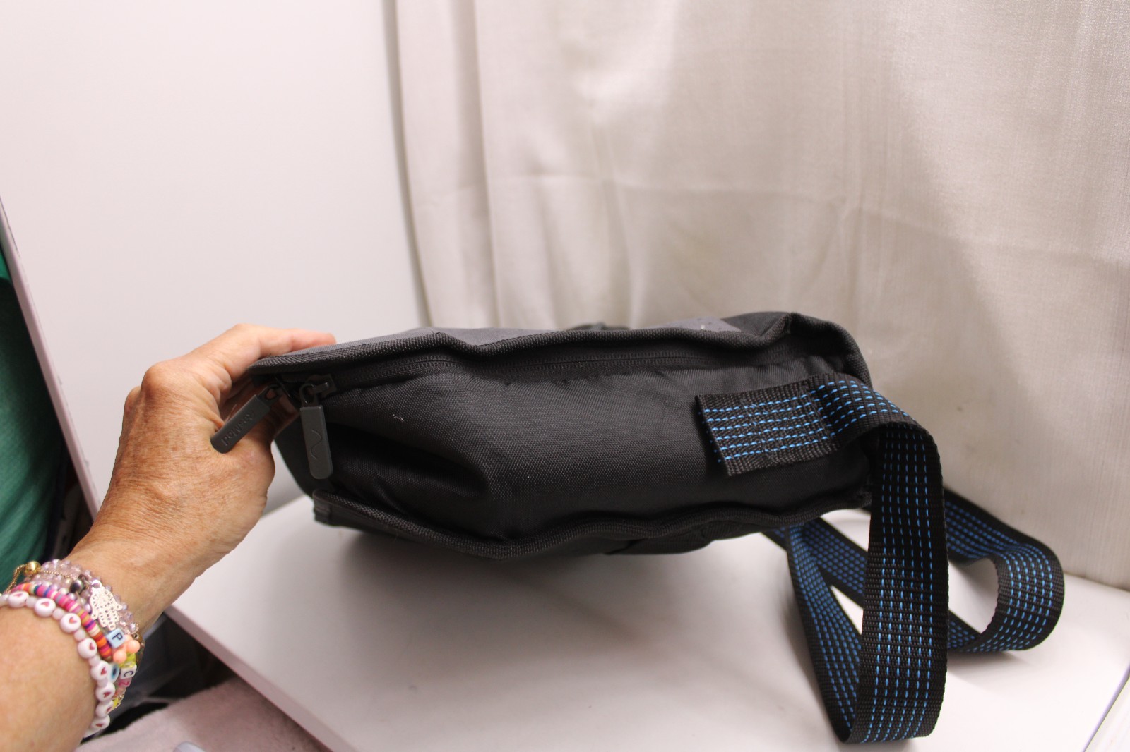 Messenger travel bag Padded Compartment Bag Black Nylon Crossbody 14X10X5 inches