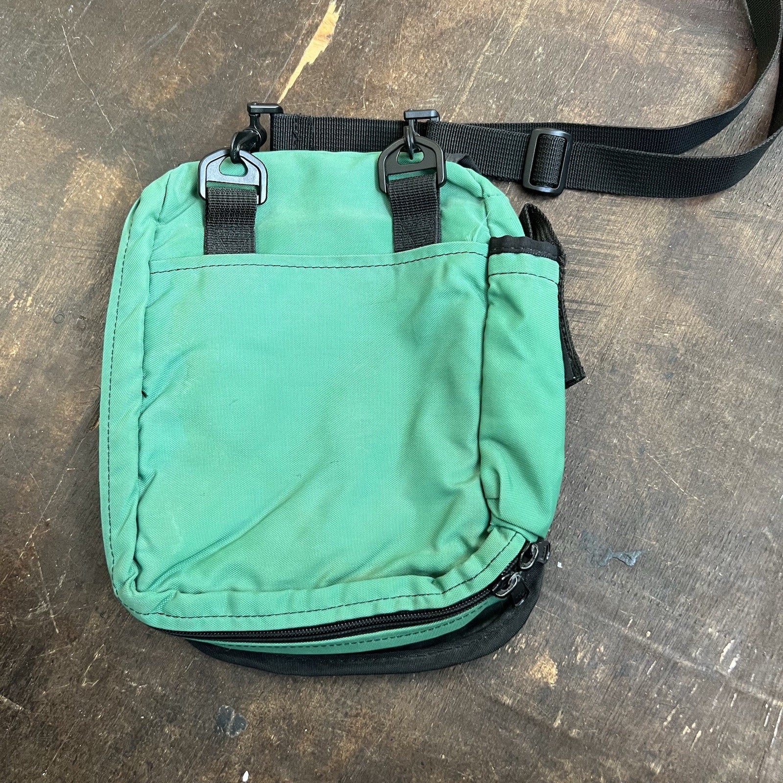 MELO Solid Green Black Crossbody Utility Travel Bag YKK Zip Closure Surf VTG USA