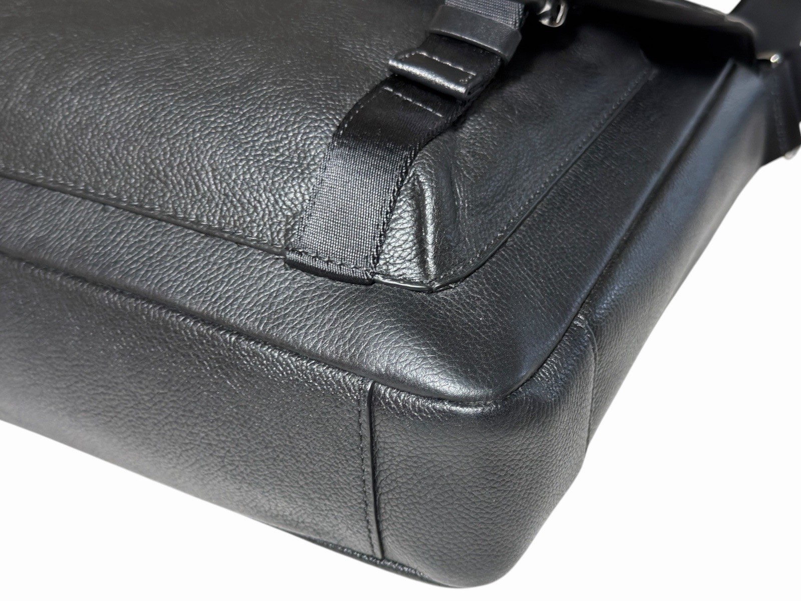 Michael Kors Greyson Black Leather Messenger Bag Crossbody Laptop Work Medium