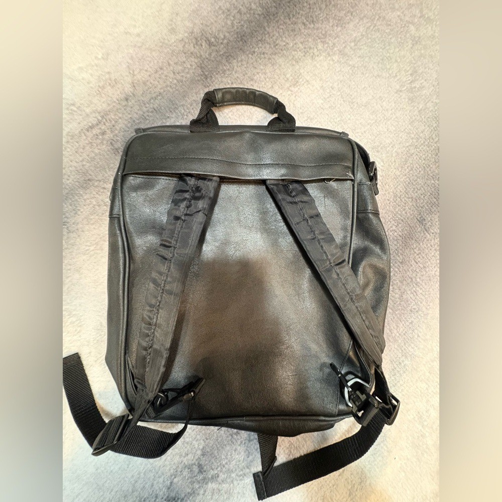 (B3) Leed’s Black Baylor Health Care System Messenger Unisex Men Backpack Bag