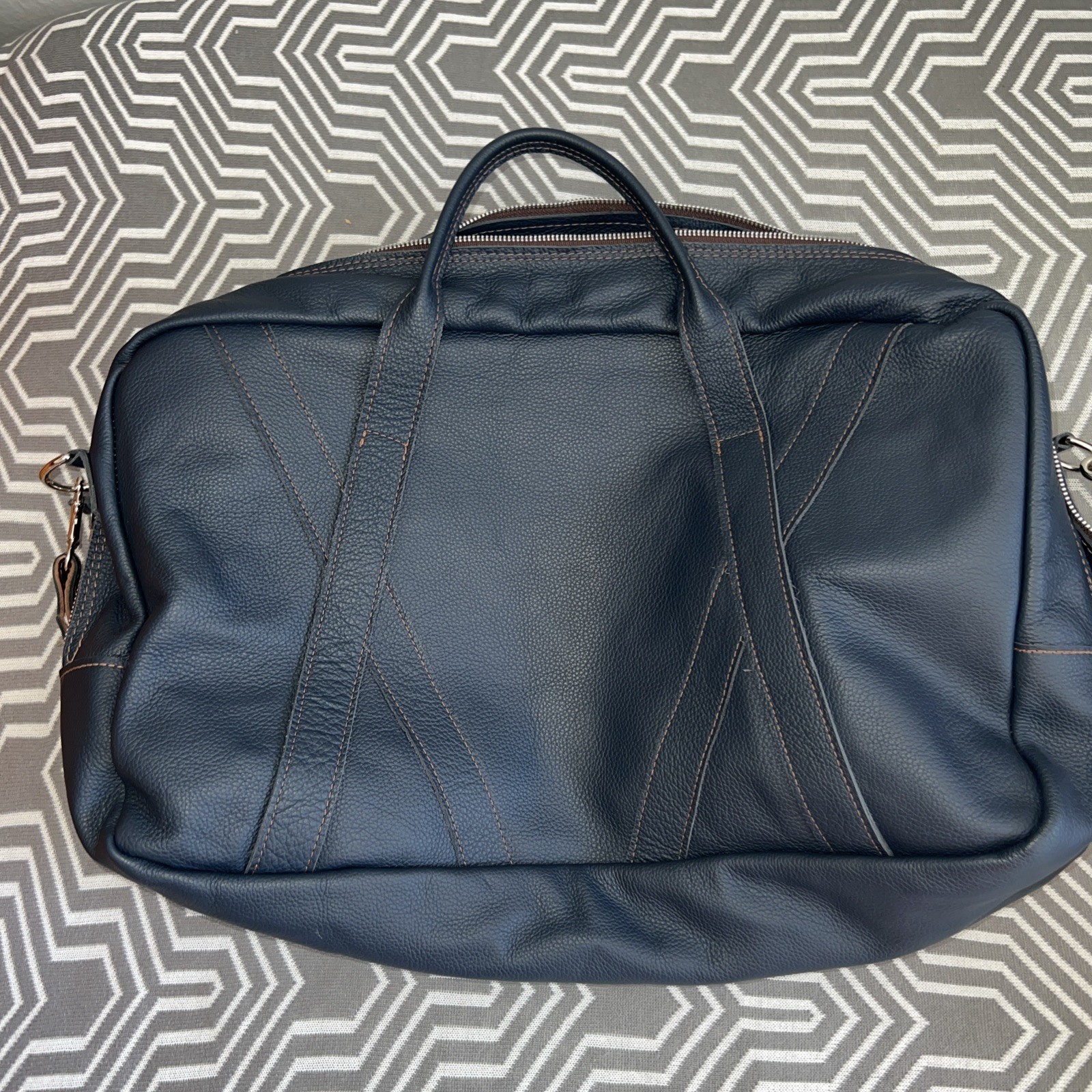 Ian James Navy Blue Leather Logan Duffle 20x12x7 Sport/Travel Shoulder Strap Bag