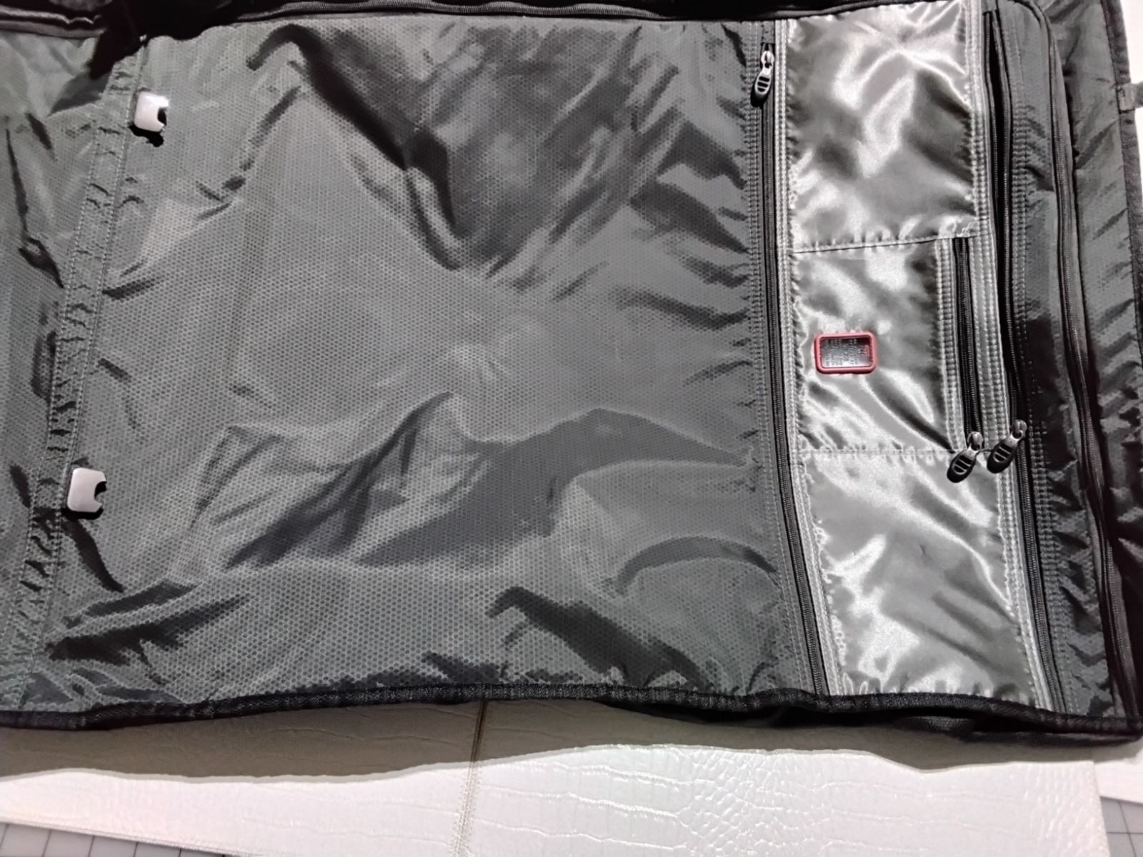 22” Tumi T-Tech 5536D Black Gray Tri-Fold Nylon Travel Garment Bag Suit Bag