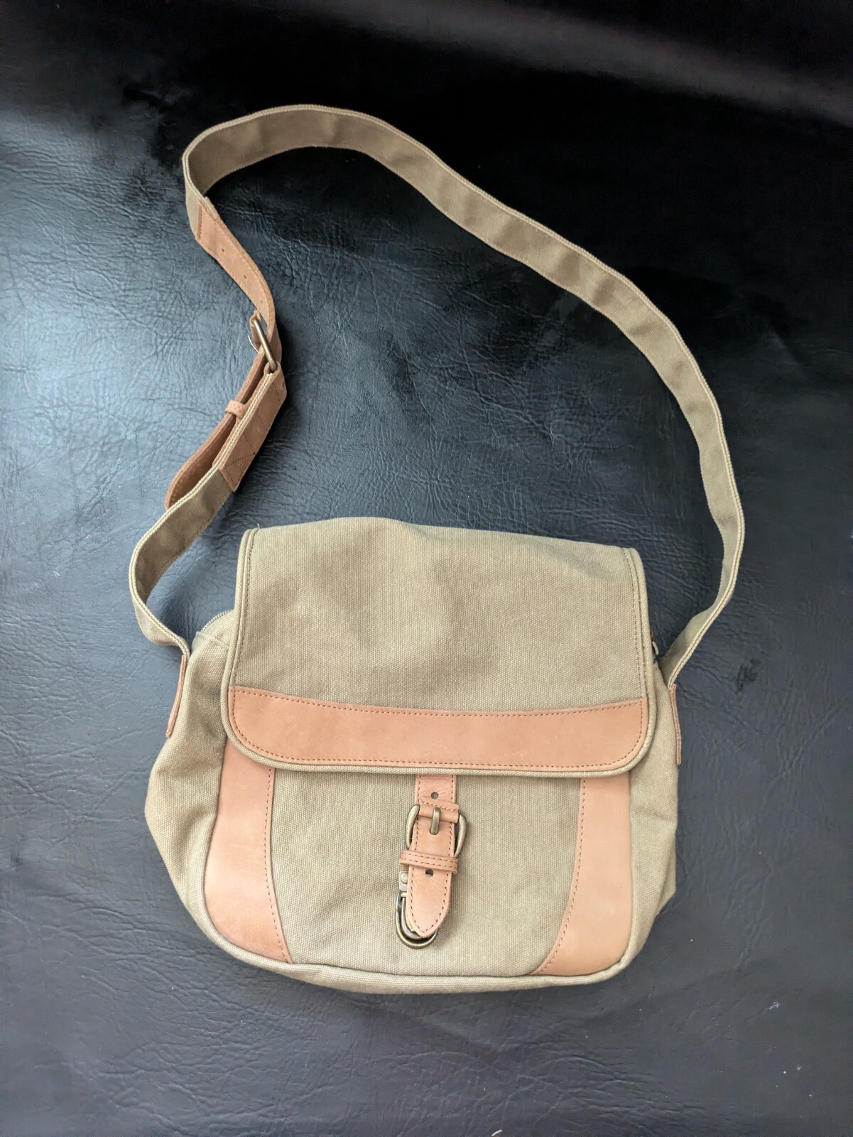 Vintage LL Bean Beige Canvas Leather Buckle Crossbody Shoulder Bag 11 x 3 x 9 in