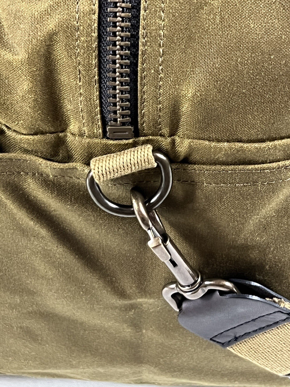 FILSON MEDIUM TIN CLOTH DUFFLE BAG DARK TAN OS NWT