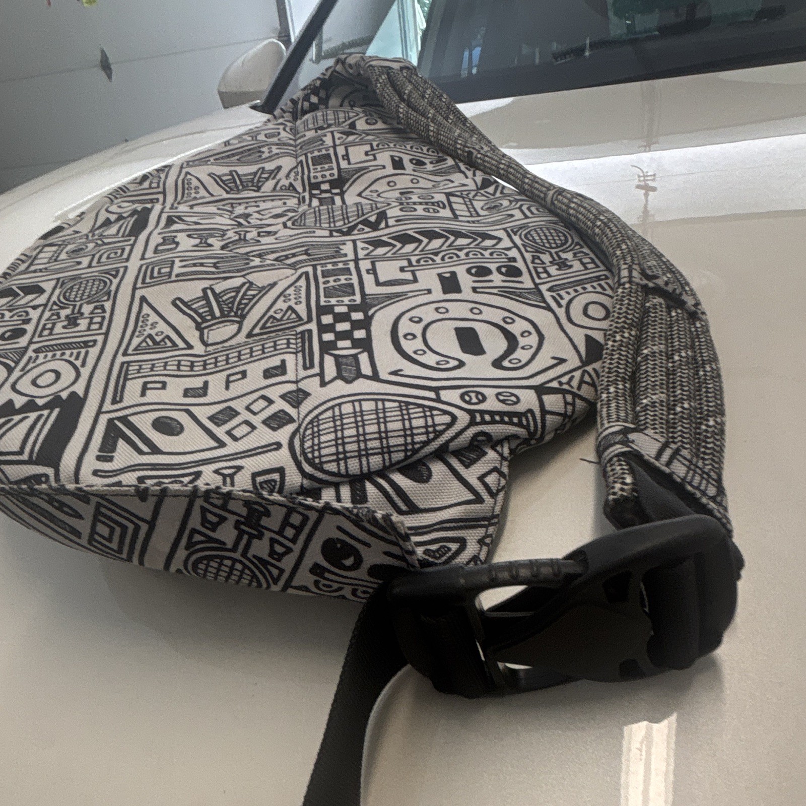 KAVU Geometric Rope Sling Crossbody Bag Black White Zip Buckle Adjustable Strap