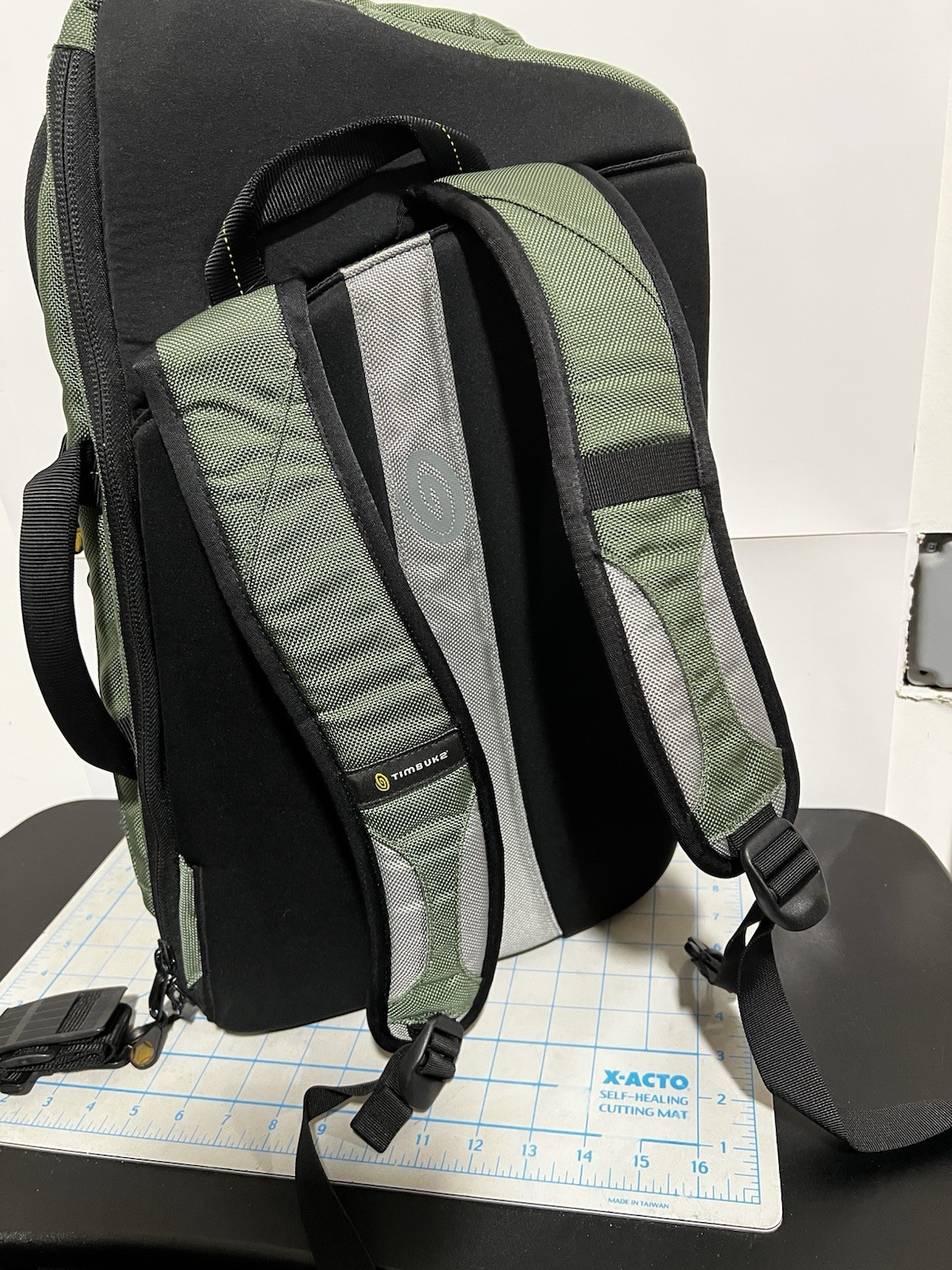 Timbuk2 Outtawhack Messenger Bag Laptop Convertible Backpack 3 in 1 Gray Black