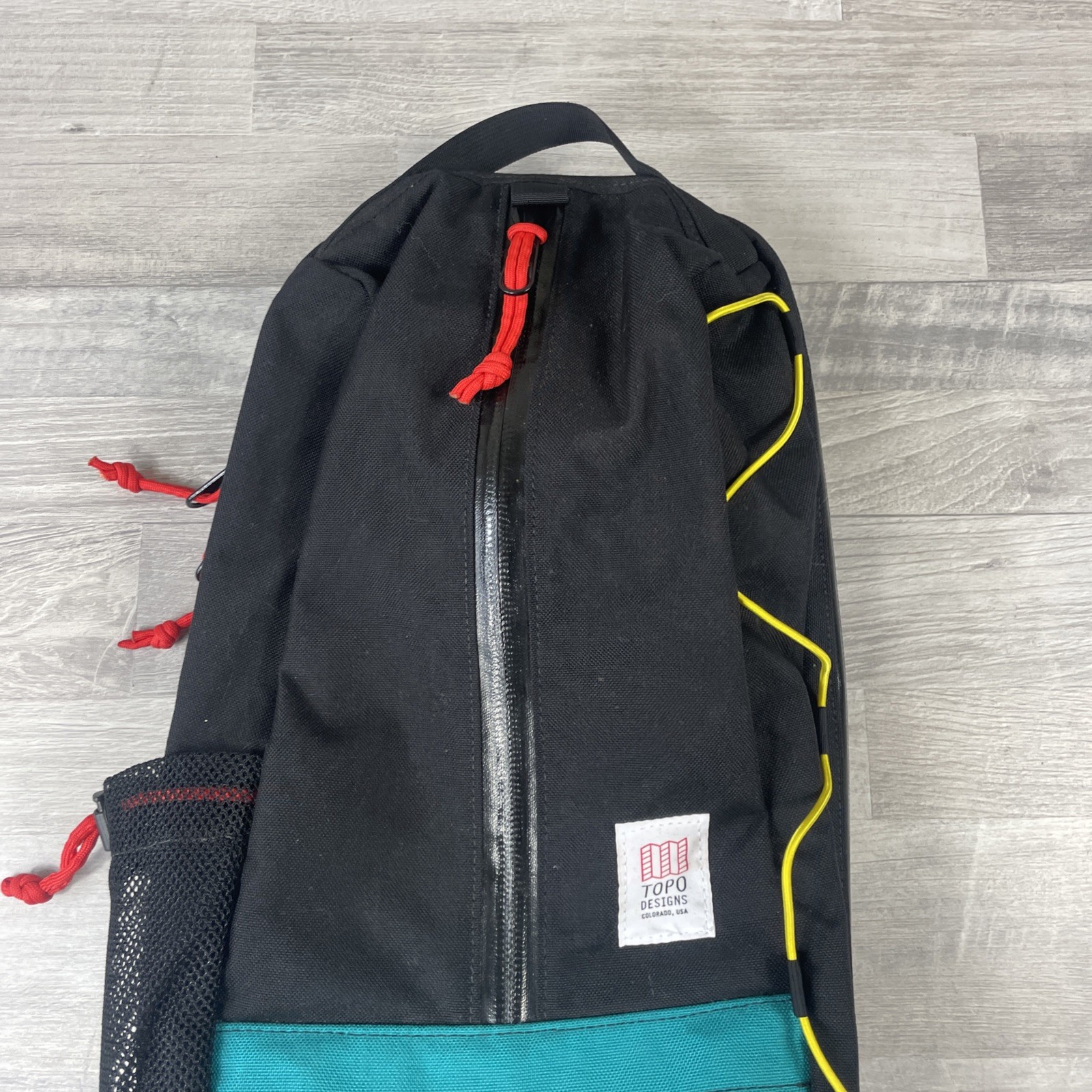 Topo Designs 13L Sling Bag Crossbody Pack with Laptop Sleeve in Black and Green