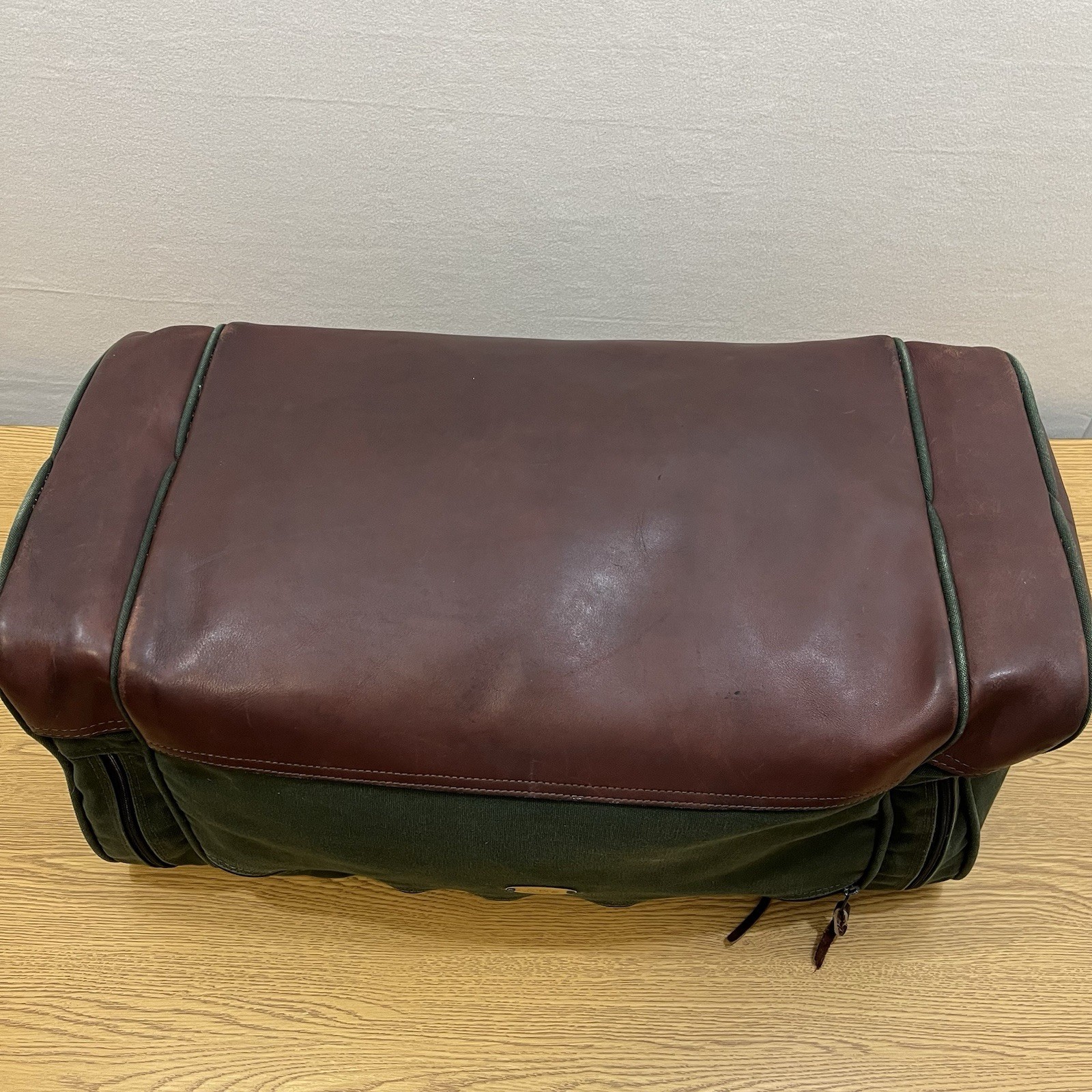 Vintage Orvis Battenkill Green Canvas 24x12x12 Duffel Bag Leather Trim Classic!